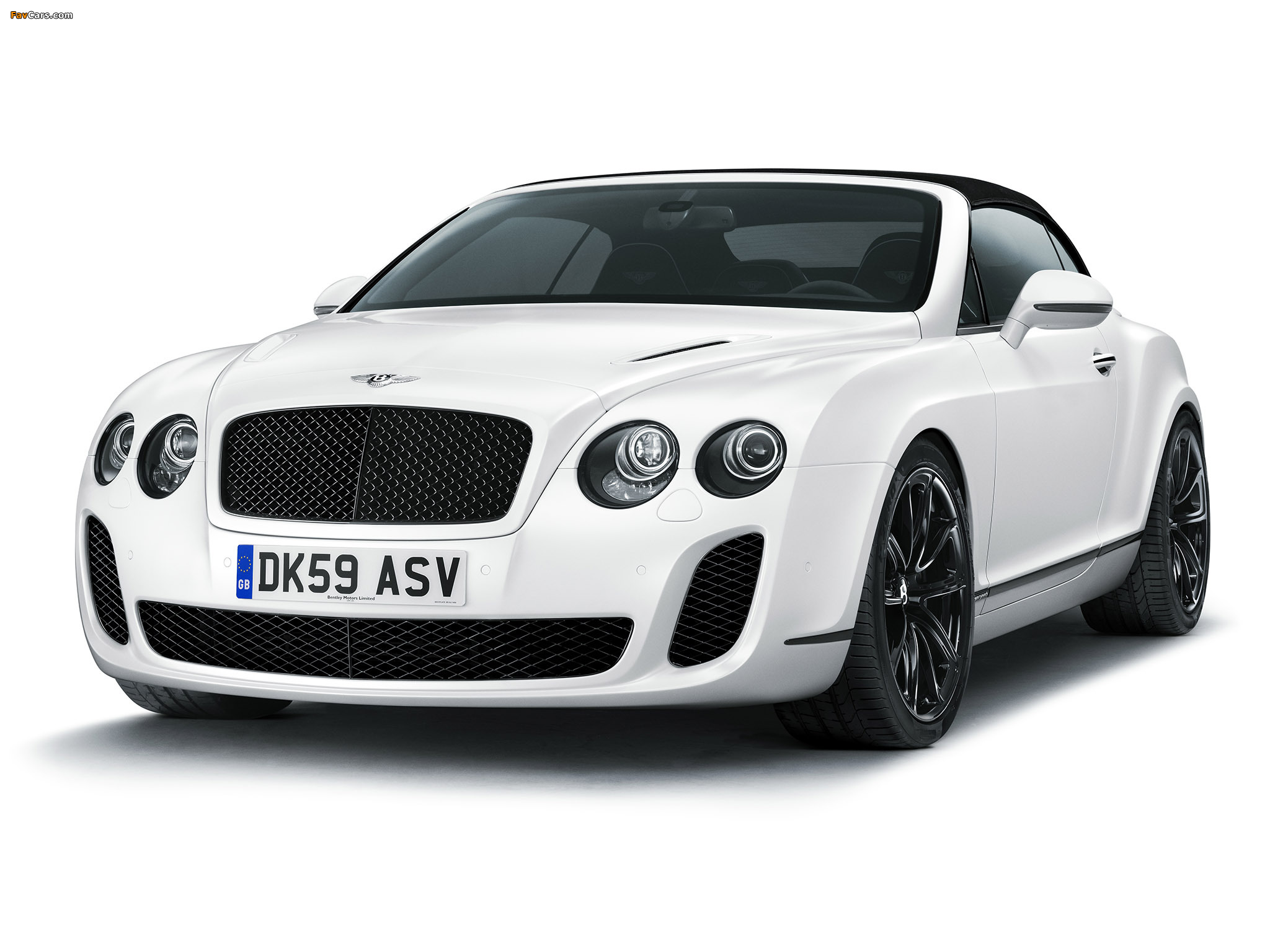 Photos of Bentley Continental Supersports Convertible 2010–11 (2048 x 1536)