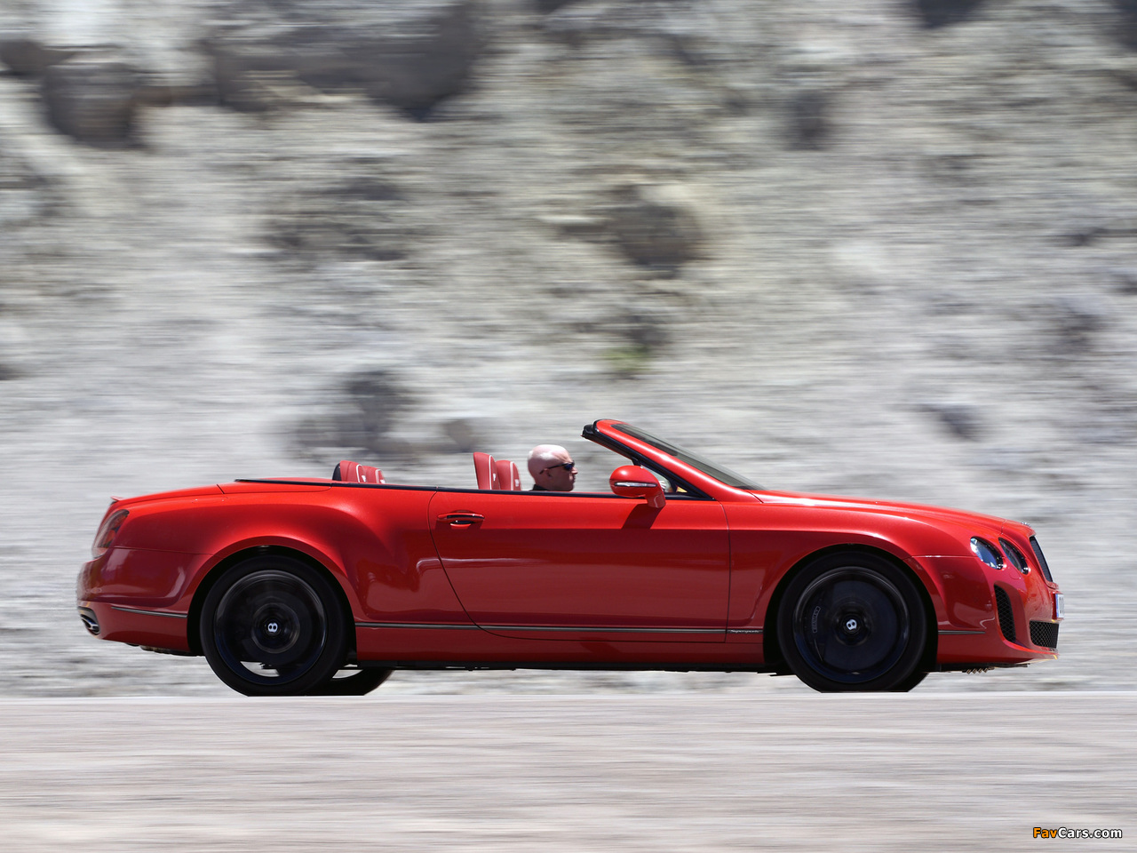 Photos of Bentley Continental Supersports Convertible 2010–11 (1280 x 960)