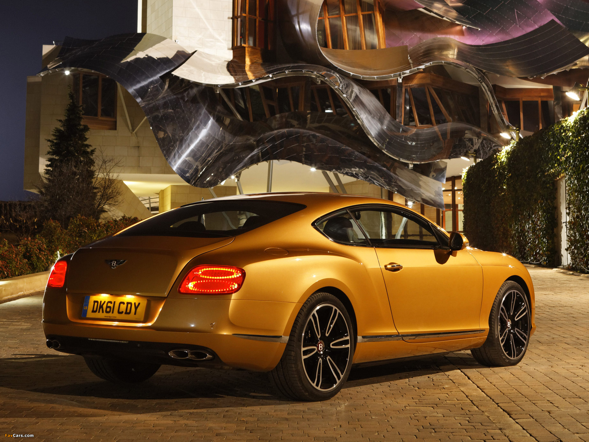 Photos of Bentley Continental GT V8 2012 (2048 x 1536)