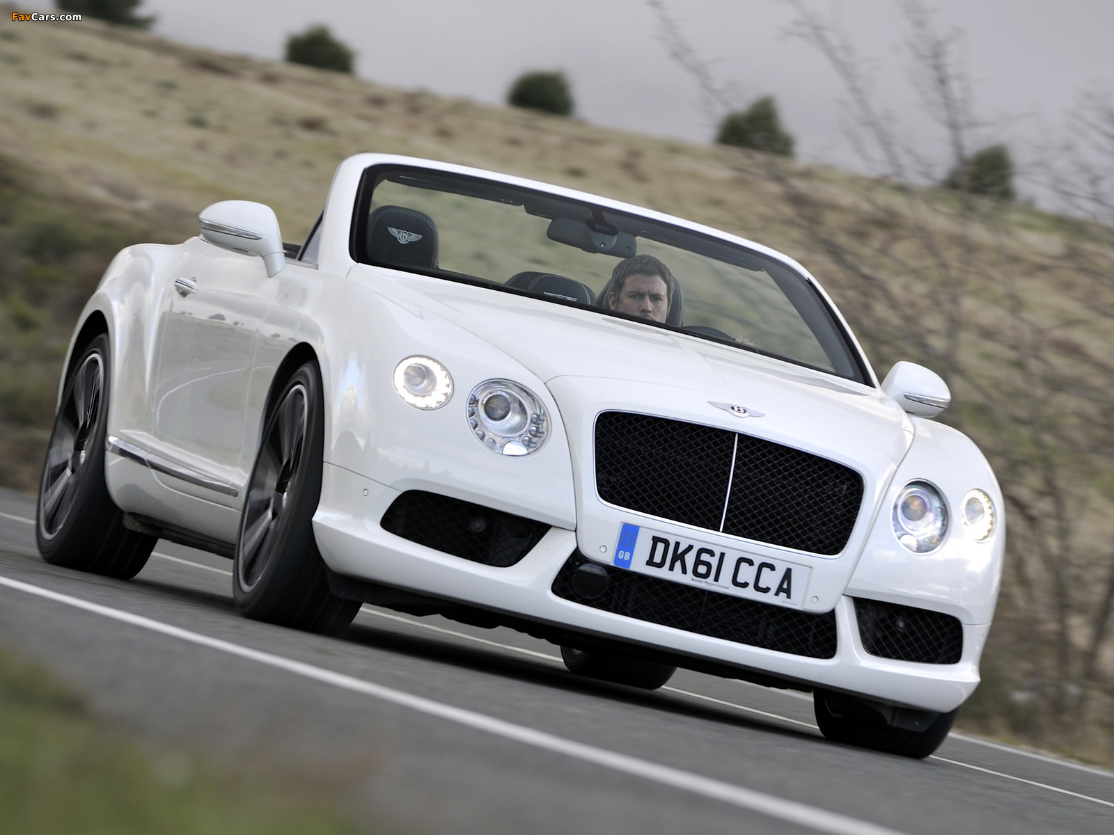 Photos of Bentley Continental GTC V8 2012 (1600 x 1200)