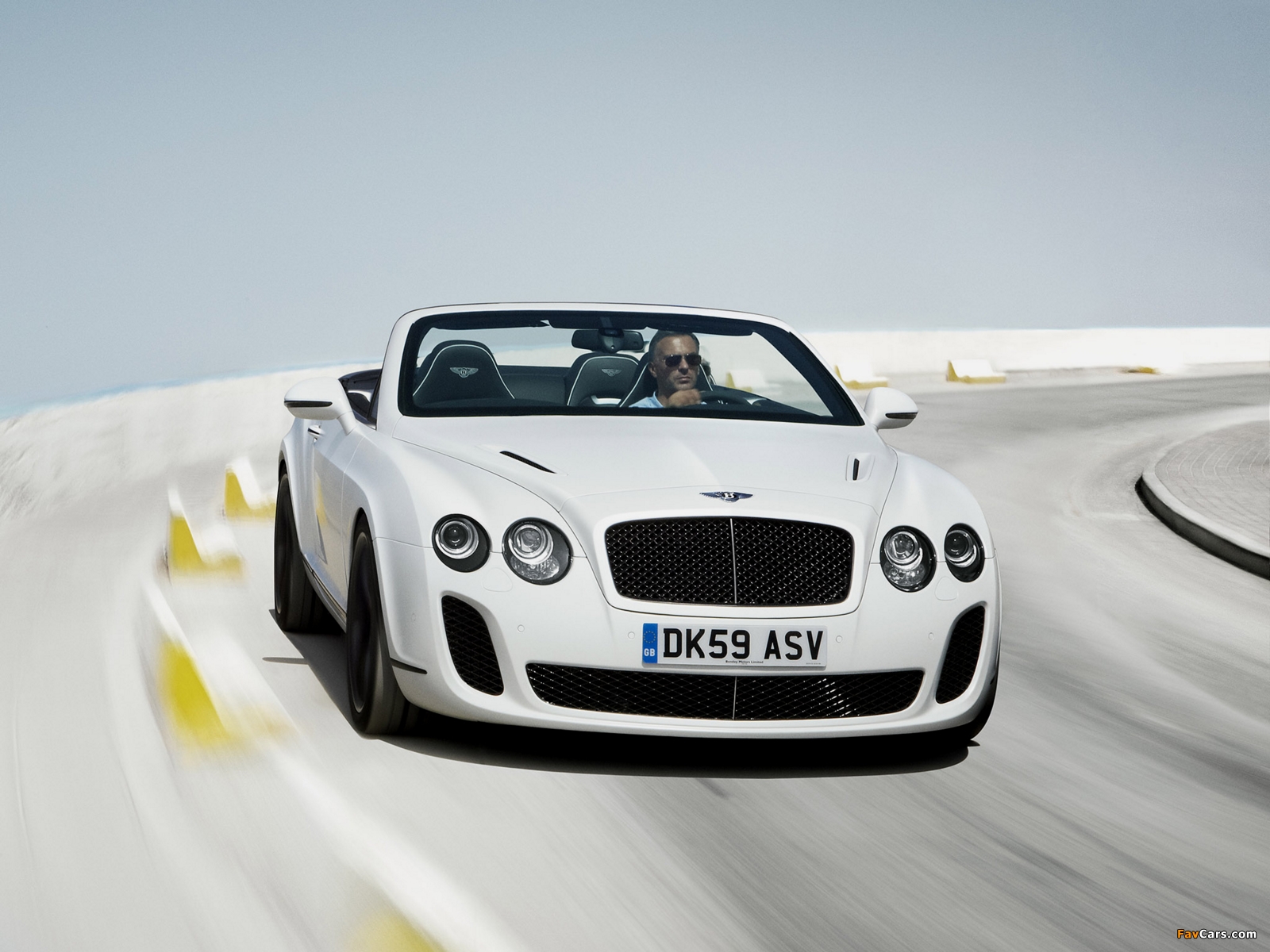 Pictures of Bentley Continental Supersports Convertible 2010–11 (1600 x 1200)