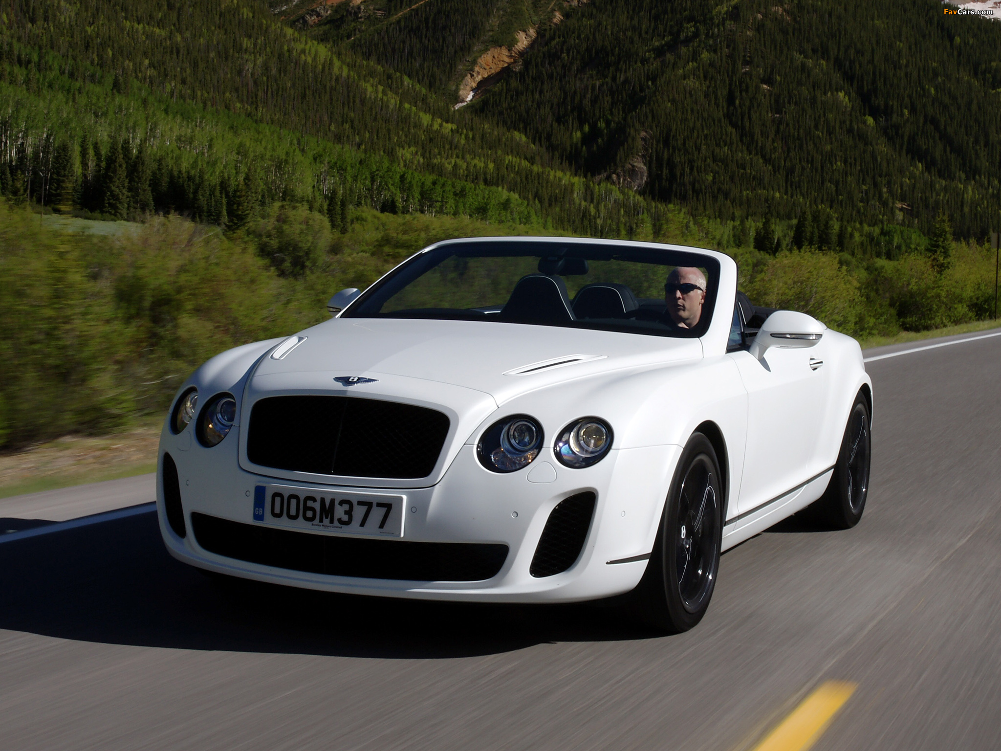 Pictures of Bentley Continental Supersports Convertible 2010–11 (2048 x 1536)