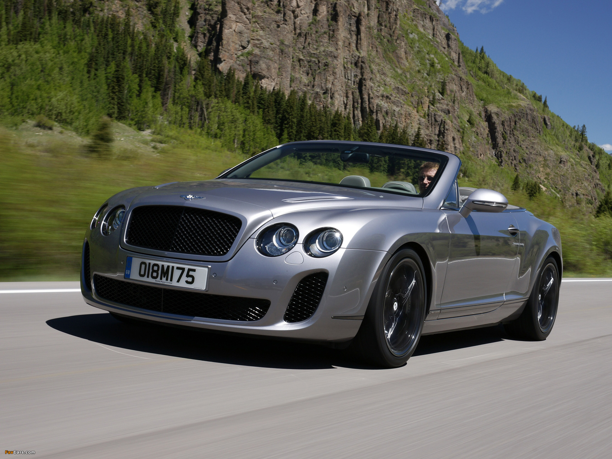 Pictures of Bentley Continental Supersports Convertible 2010–11 (2048 x 1536)