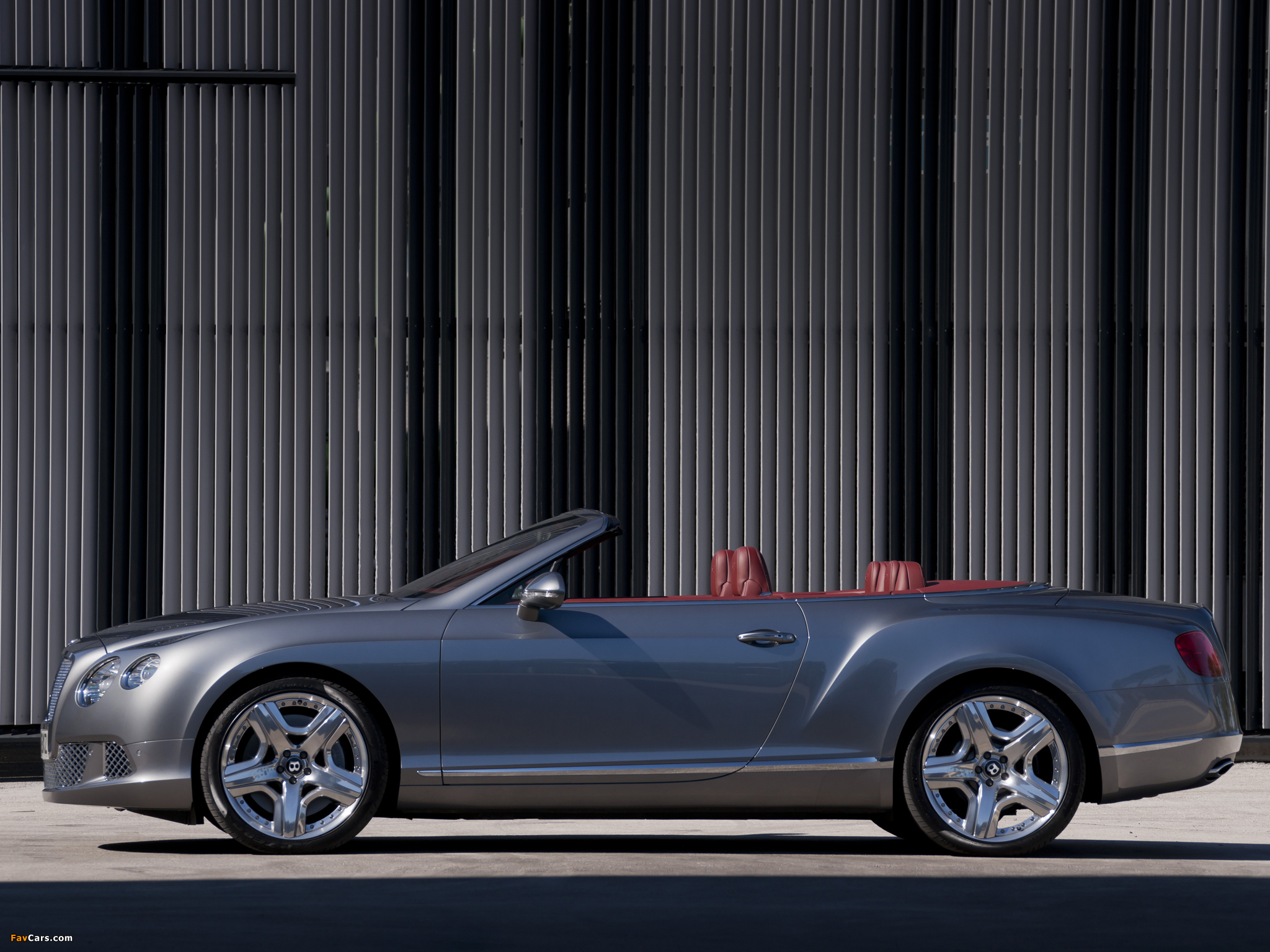 Pictures of Bentley Continental GTC 2011 (2048 x 1536)