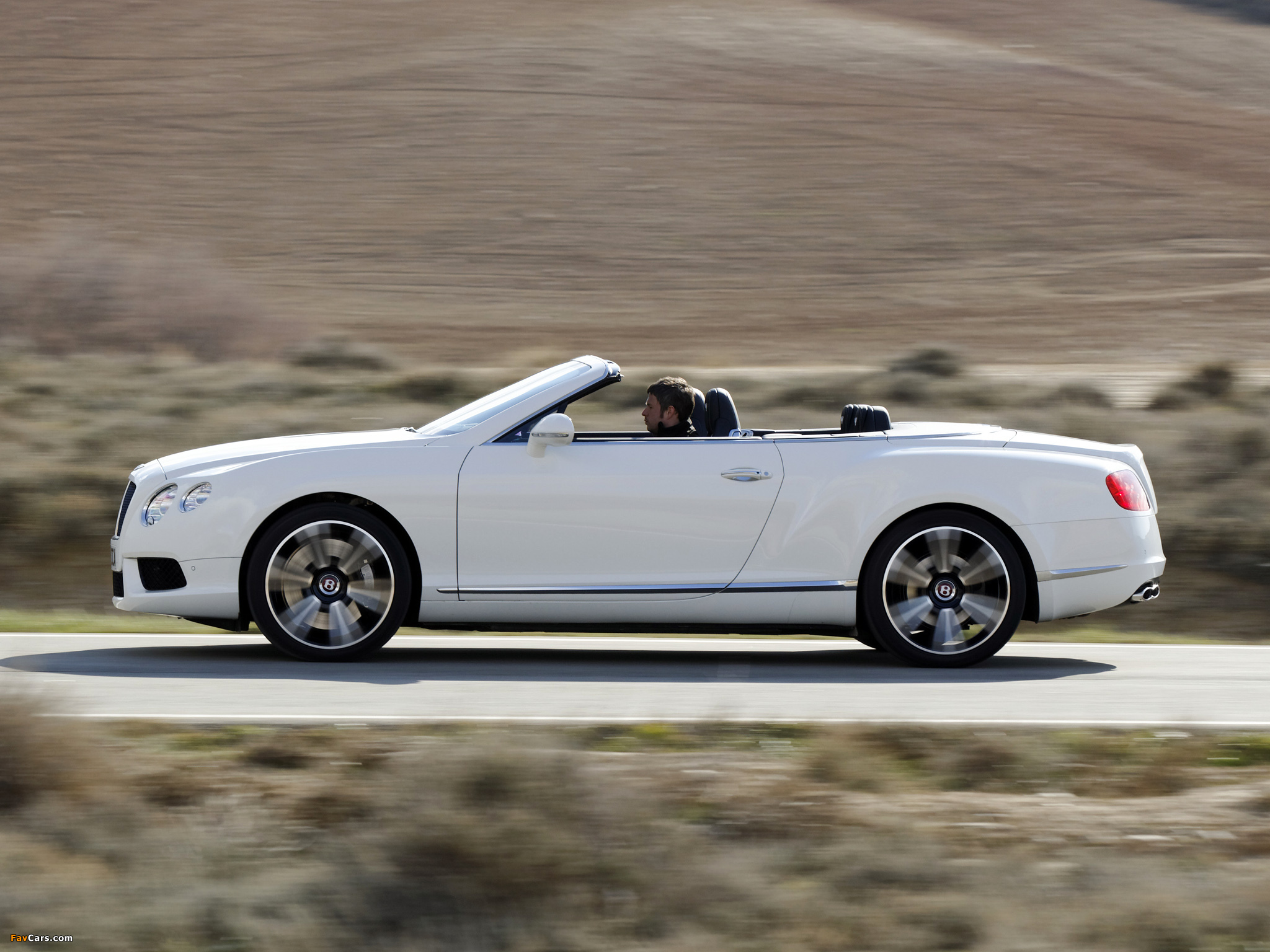 Pictures of Bentley Continental GTC V8 2012 (2048 x 1536)