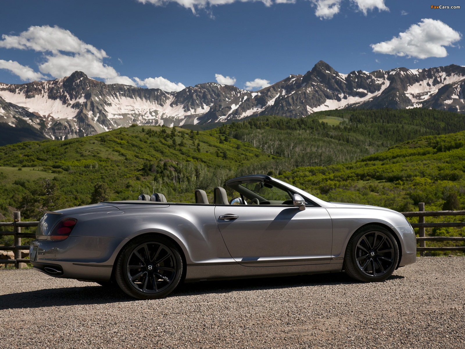 Bentley Continental Supersports Convertible 2010–11 wallpapers (1600 x 1200)
