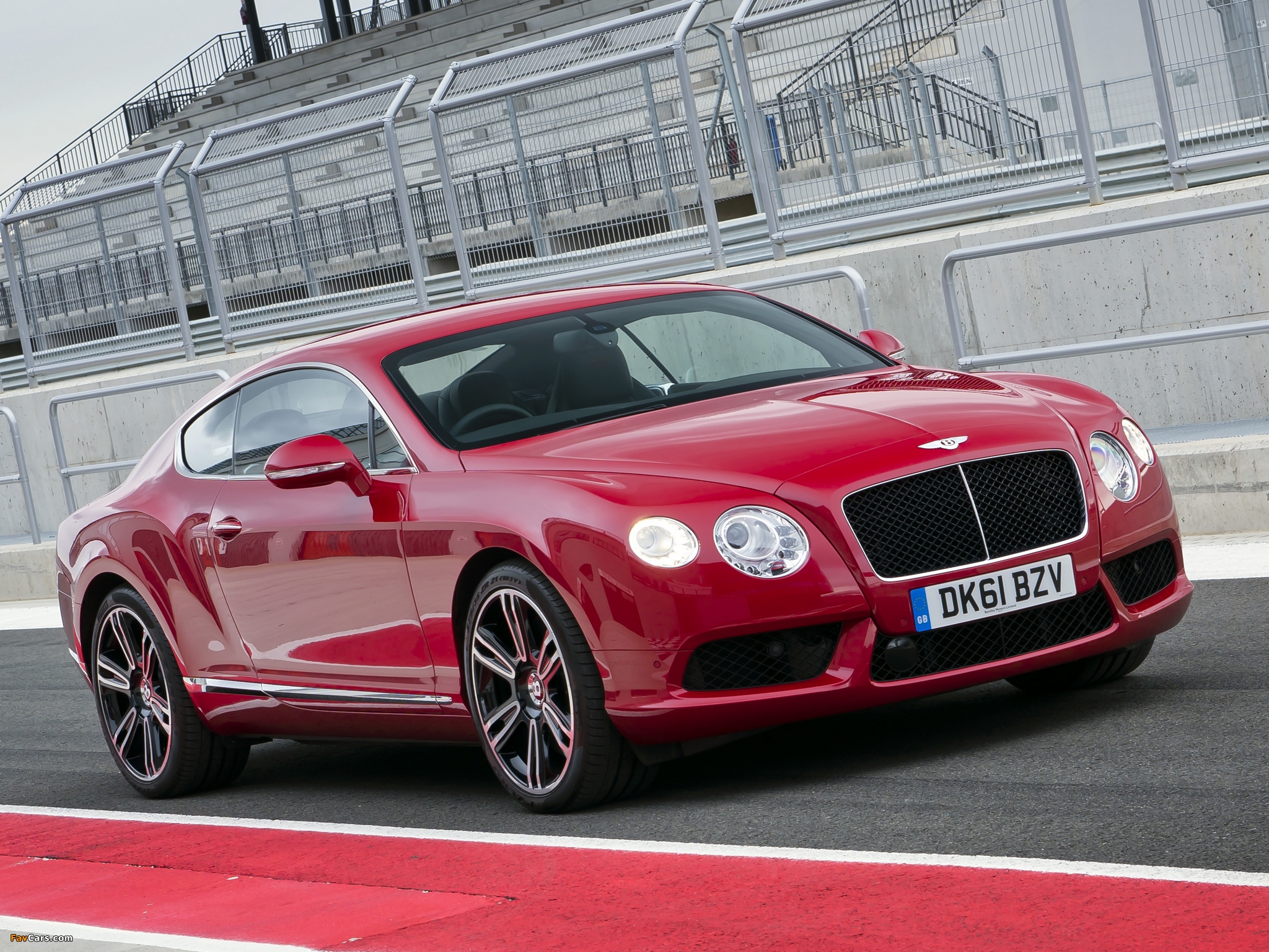 Bentley Continental GT V8 UK-spec 2012 wallpapers (2048 x 1536)