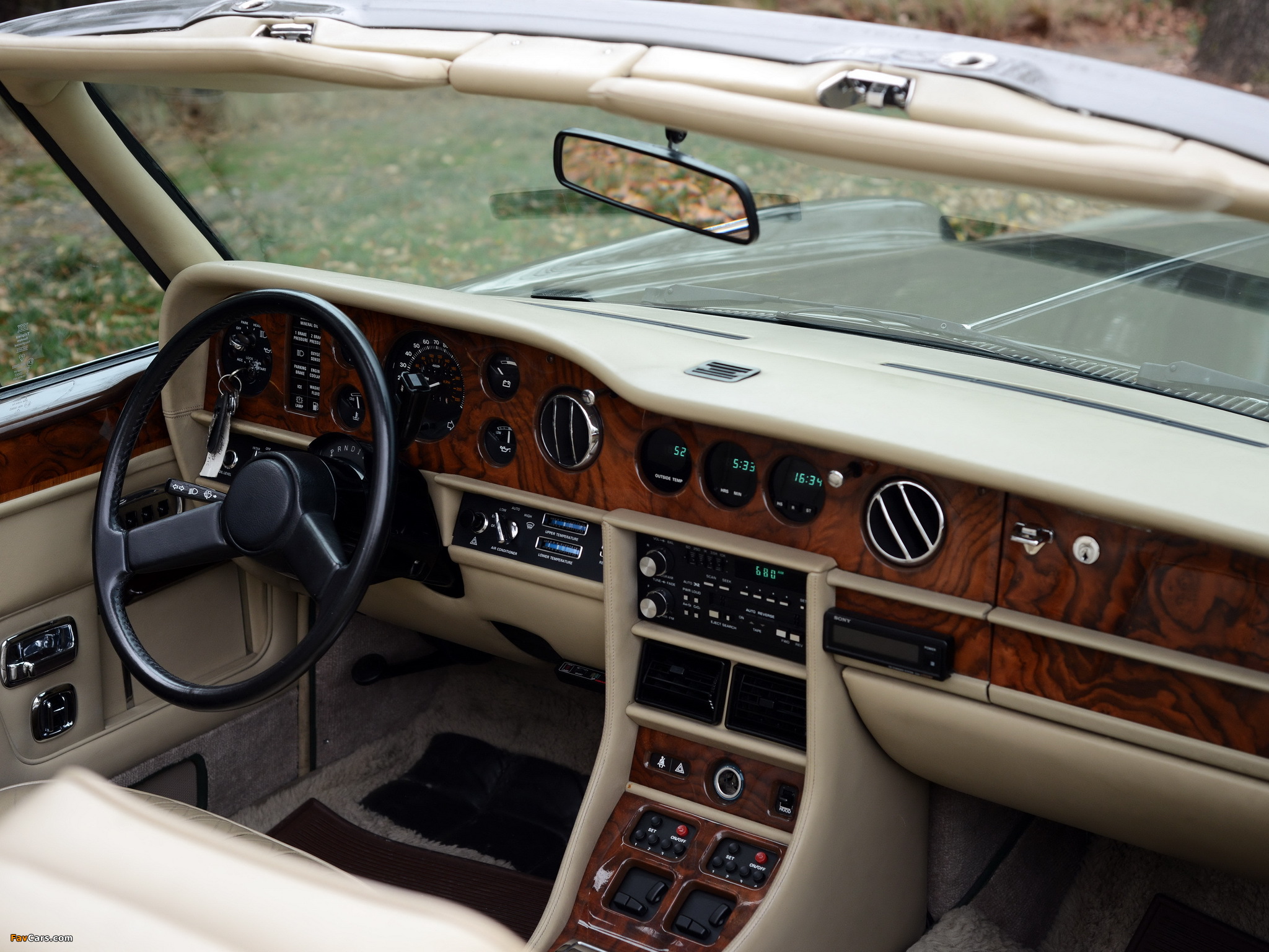 Photos of Bentley Continental Convertible 1984–89 (2048 x 1536)