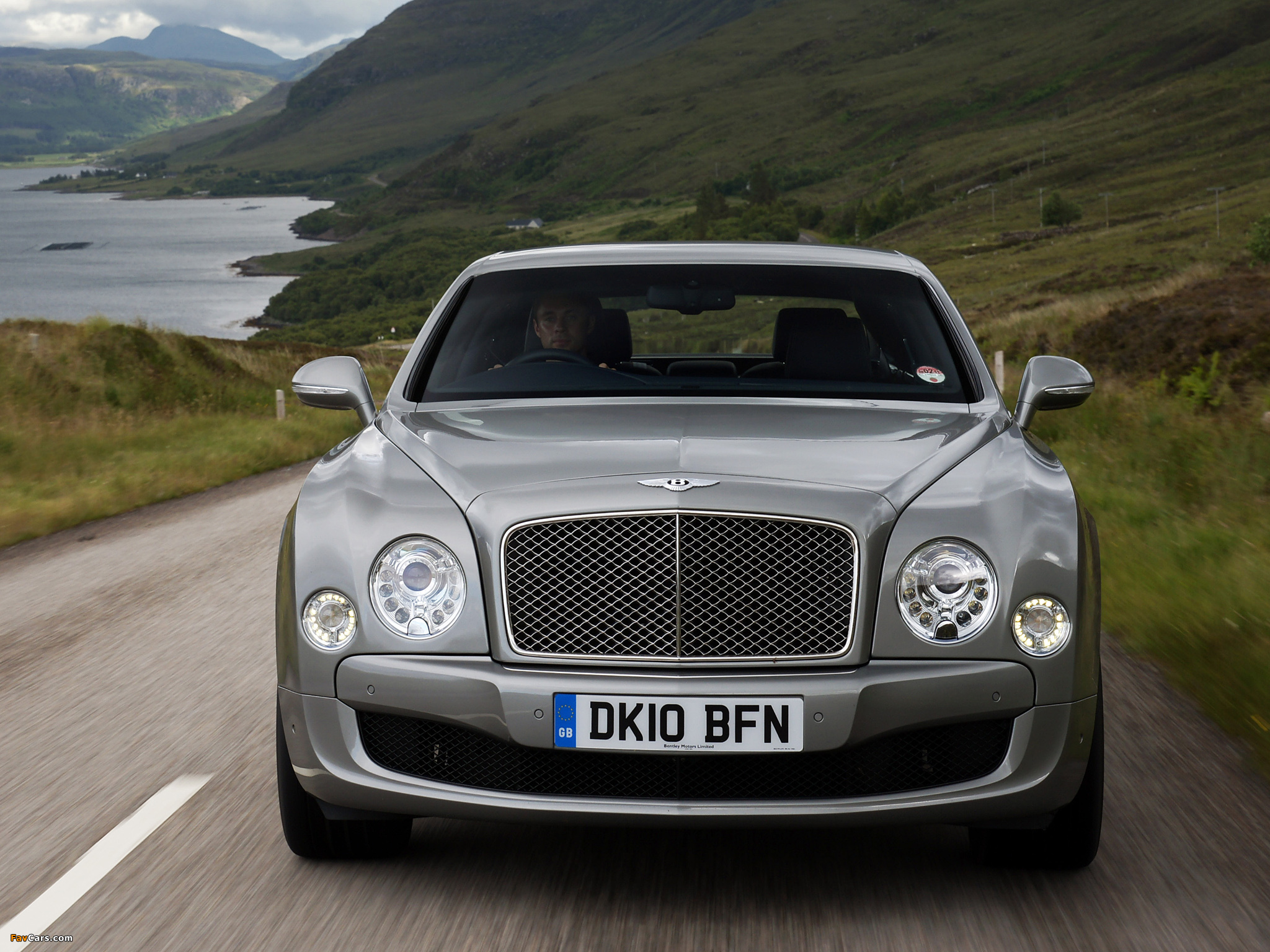 Bentley Mulsanne UK-spec 2010 wallpapers (2048 x 1536)