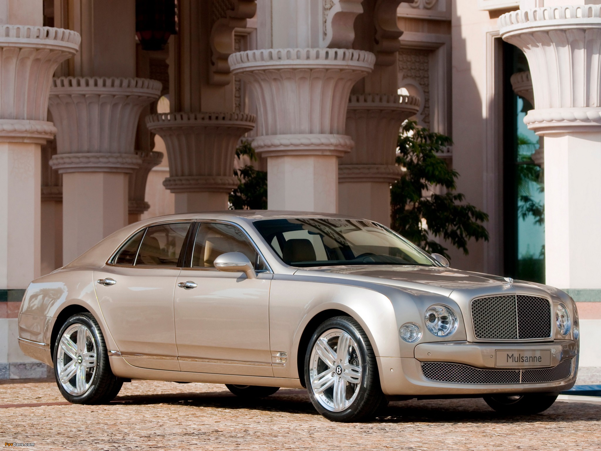 Bentley Mulsanne 2010 wallpapers (2048 x 1536)