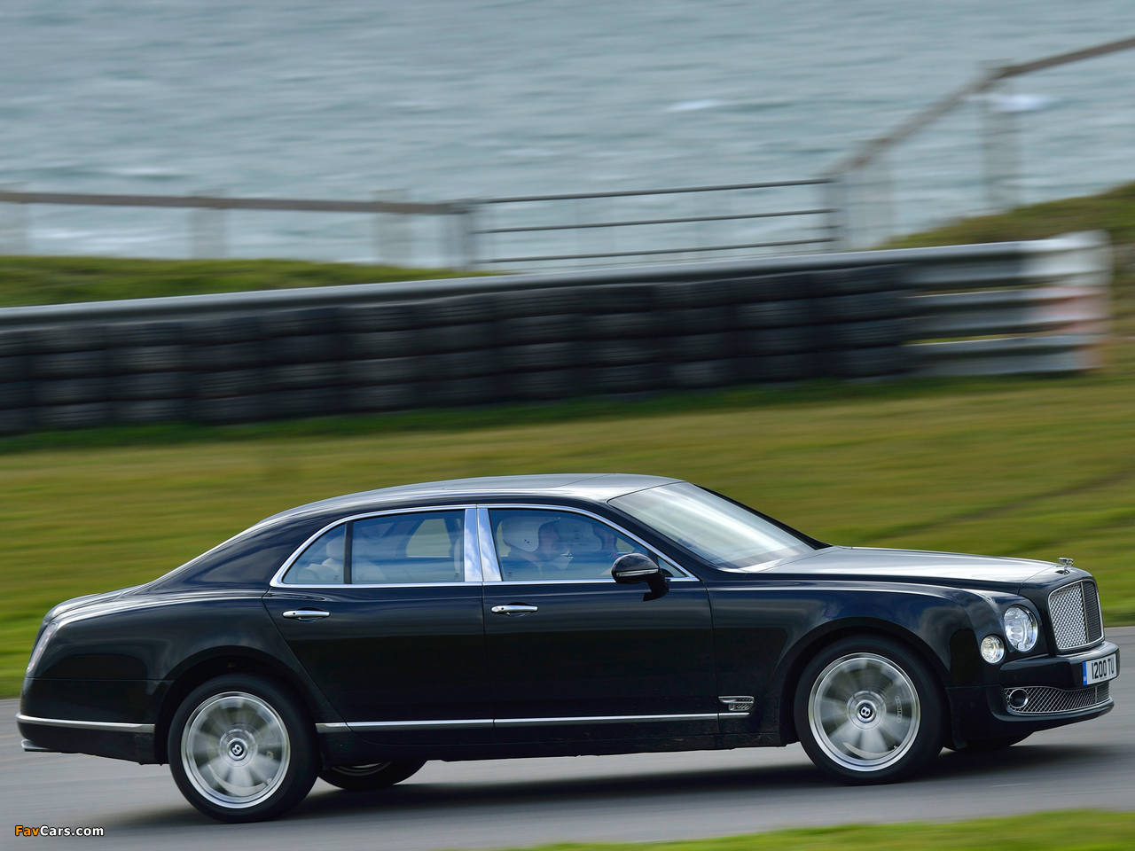 Bentley Mulsanne The Ultimate Grand Tourer UK-spec 2013 images (1280 x 960)