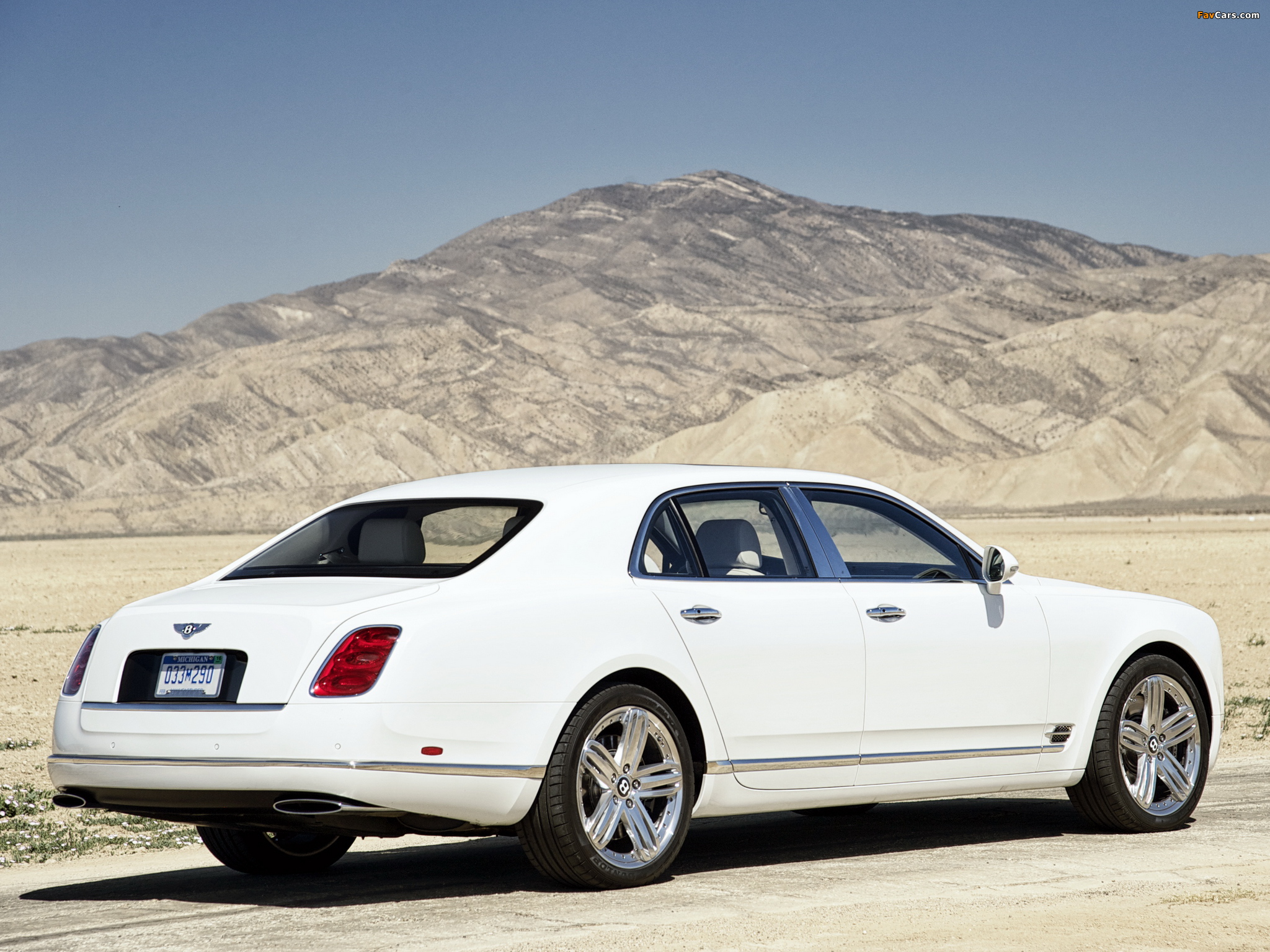 Images of Bentley Mulsanne US-spec 2010 (2048 x 1536)