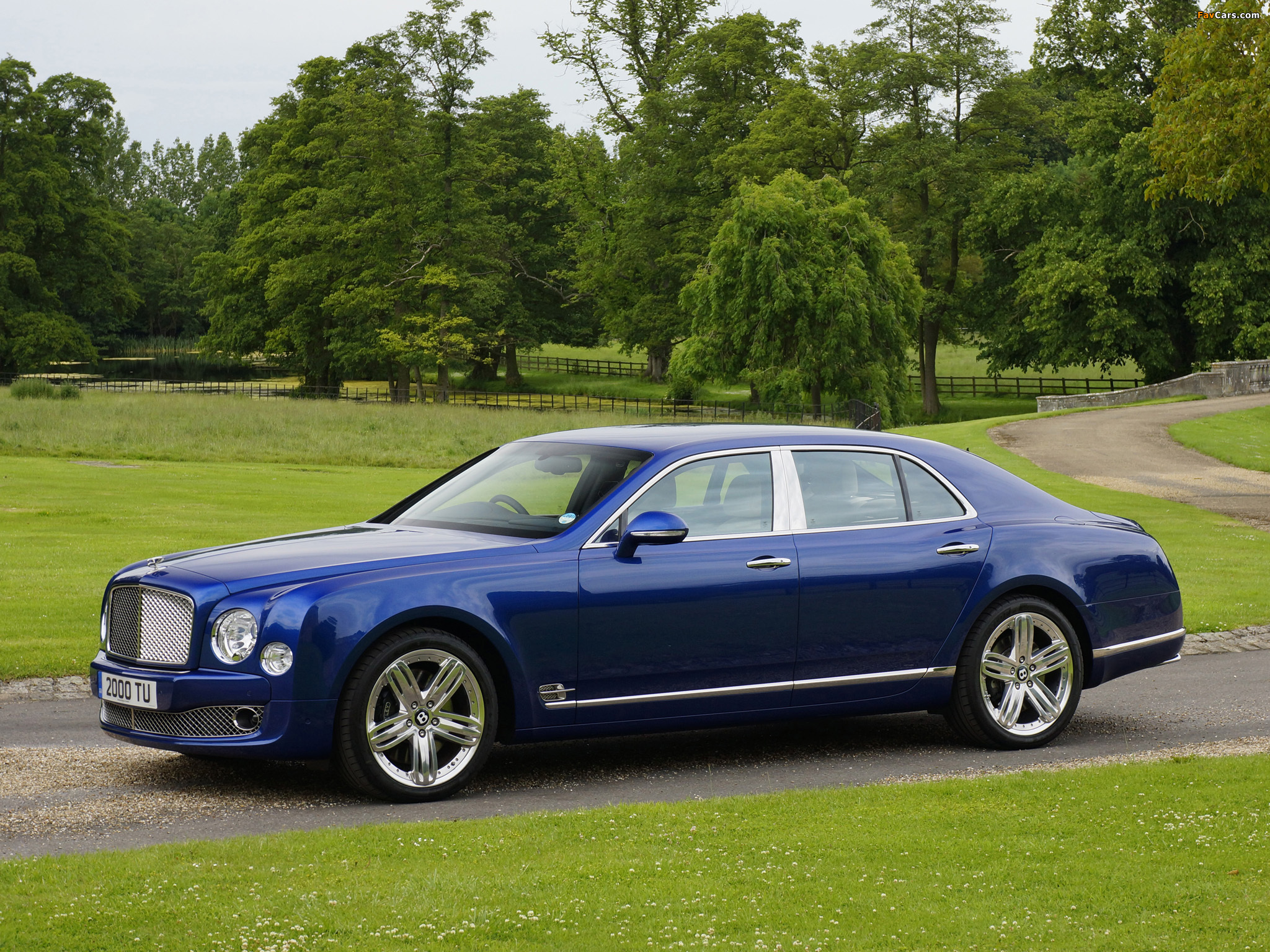 Images of Bentley Mulsanne UK-spec 2010 (2048 x 1536)