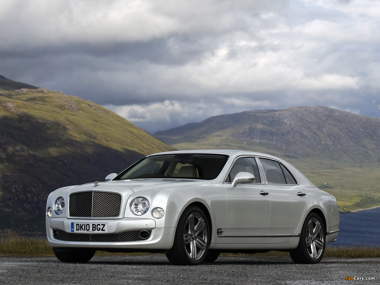 Images of Bentley Mulsanne UK-spec 2010 (1280 x 960)