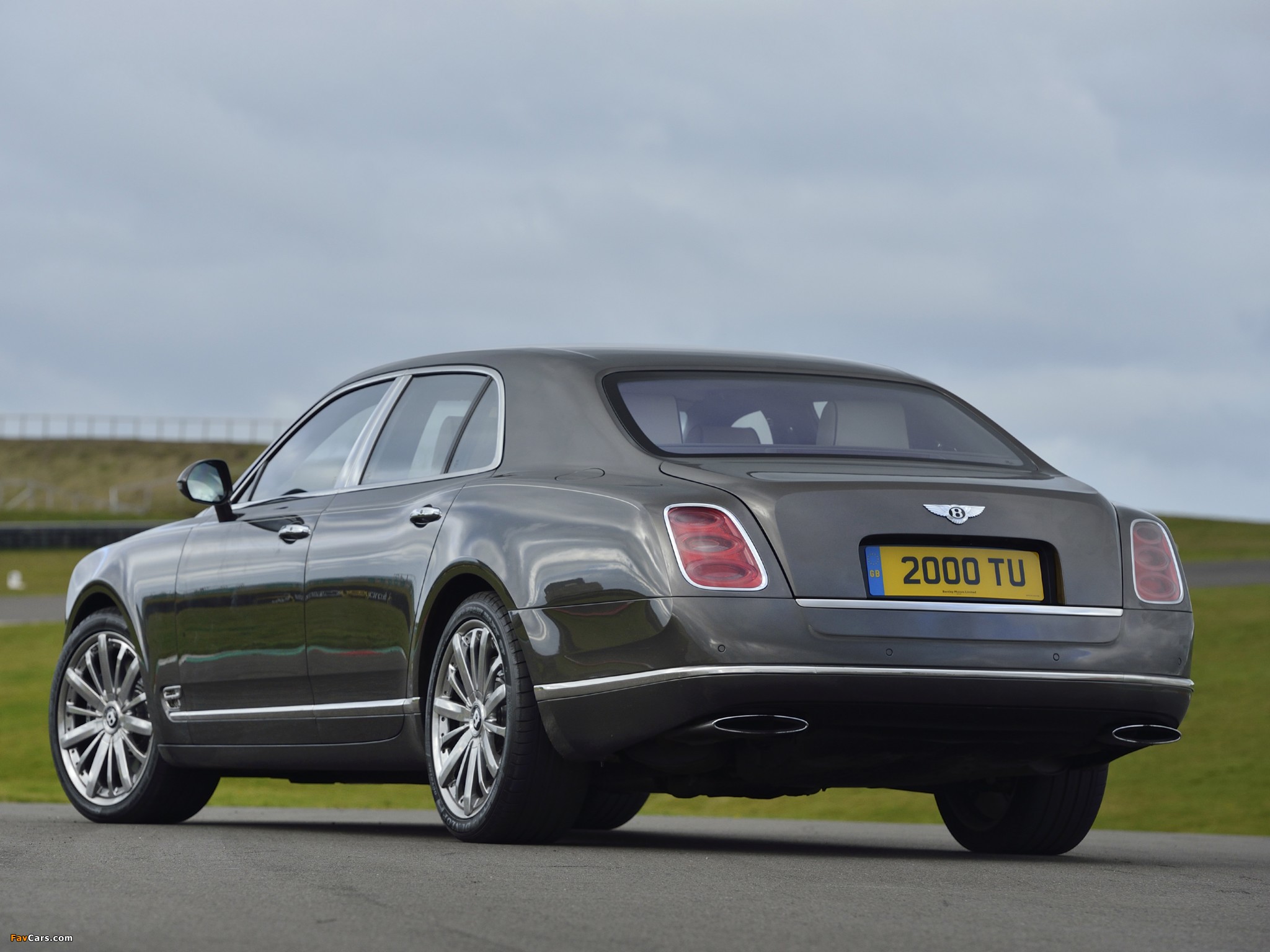 Bentley Mulsanne The Ultimate Grand Tourer UK-spec 2013 wallpapers (2048 x 1536)