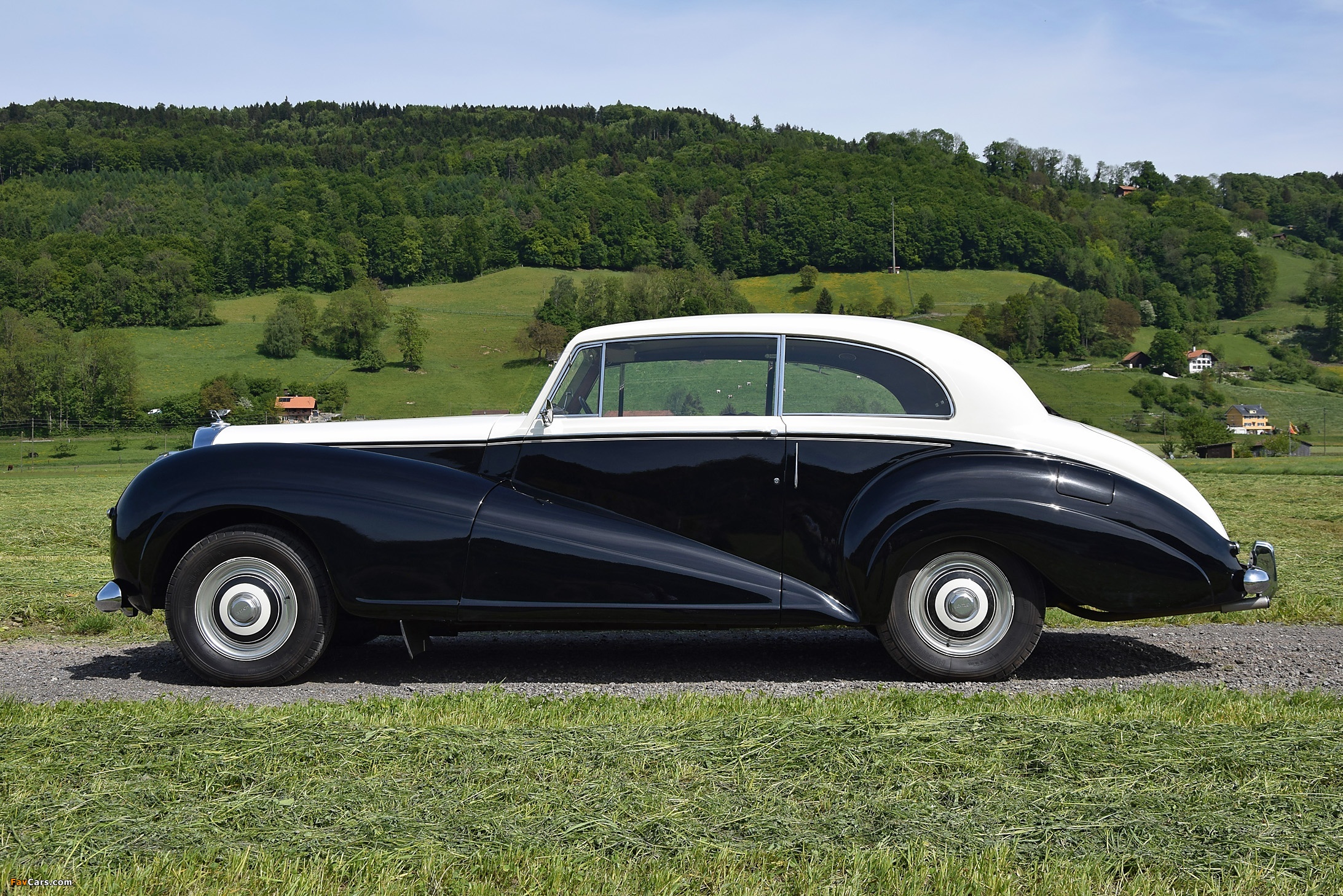 Images of Bentley R-Type 2-Door Saloon by James Young 1953 (2185 x 1458)