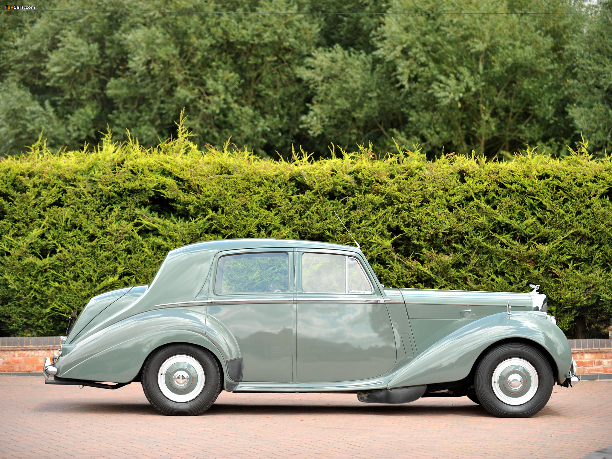 Photos of Bentley R-Type Standard Saloon 1952–55 (2048 x 1536)
