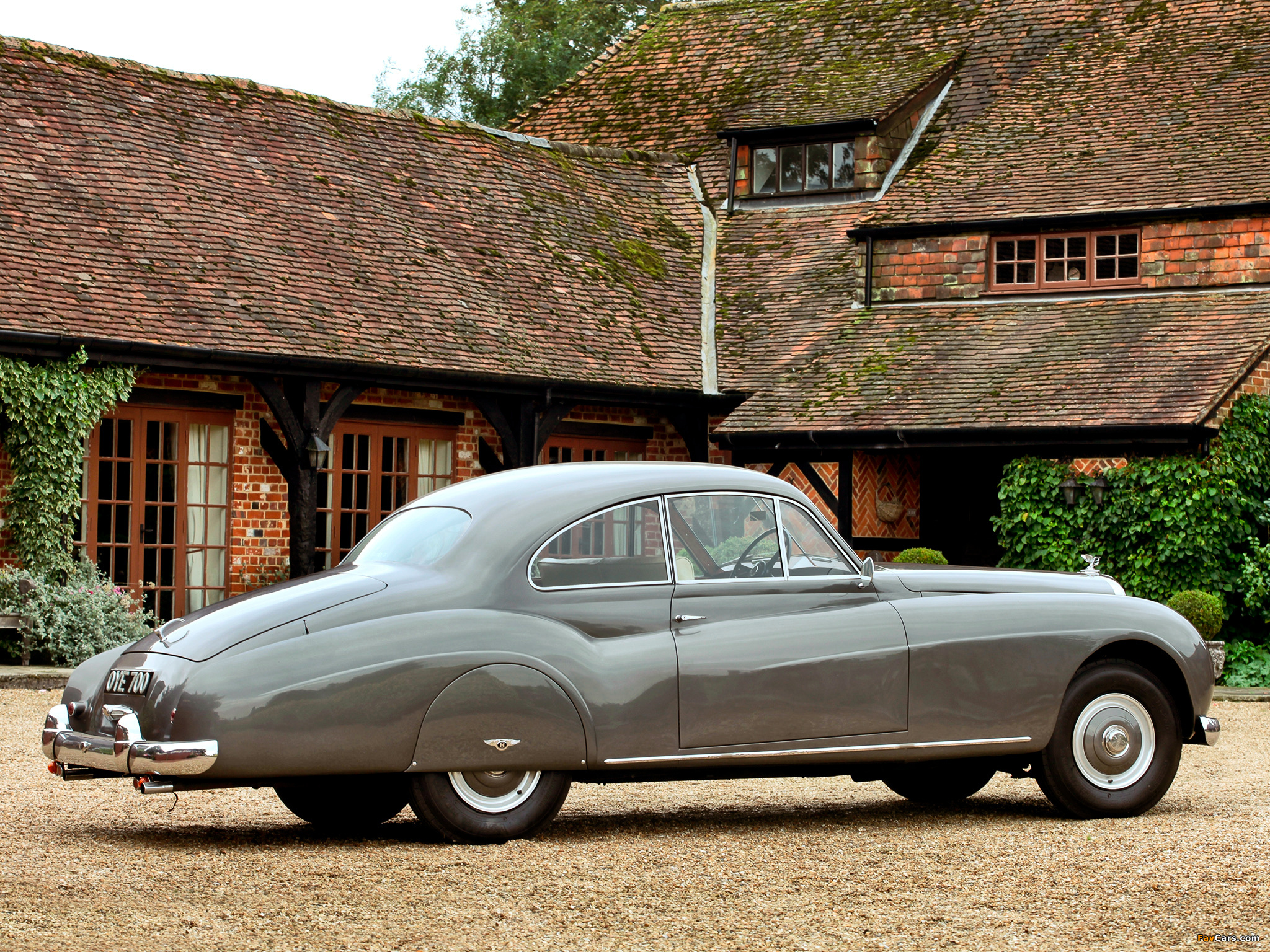 Photos of Bentley R-Type Coupe 1954–55 (2048 x 1536)
