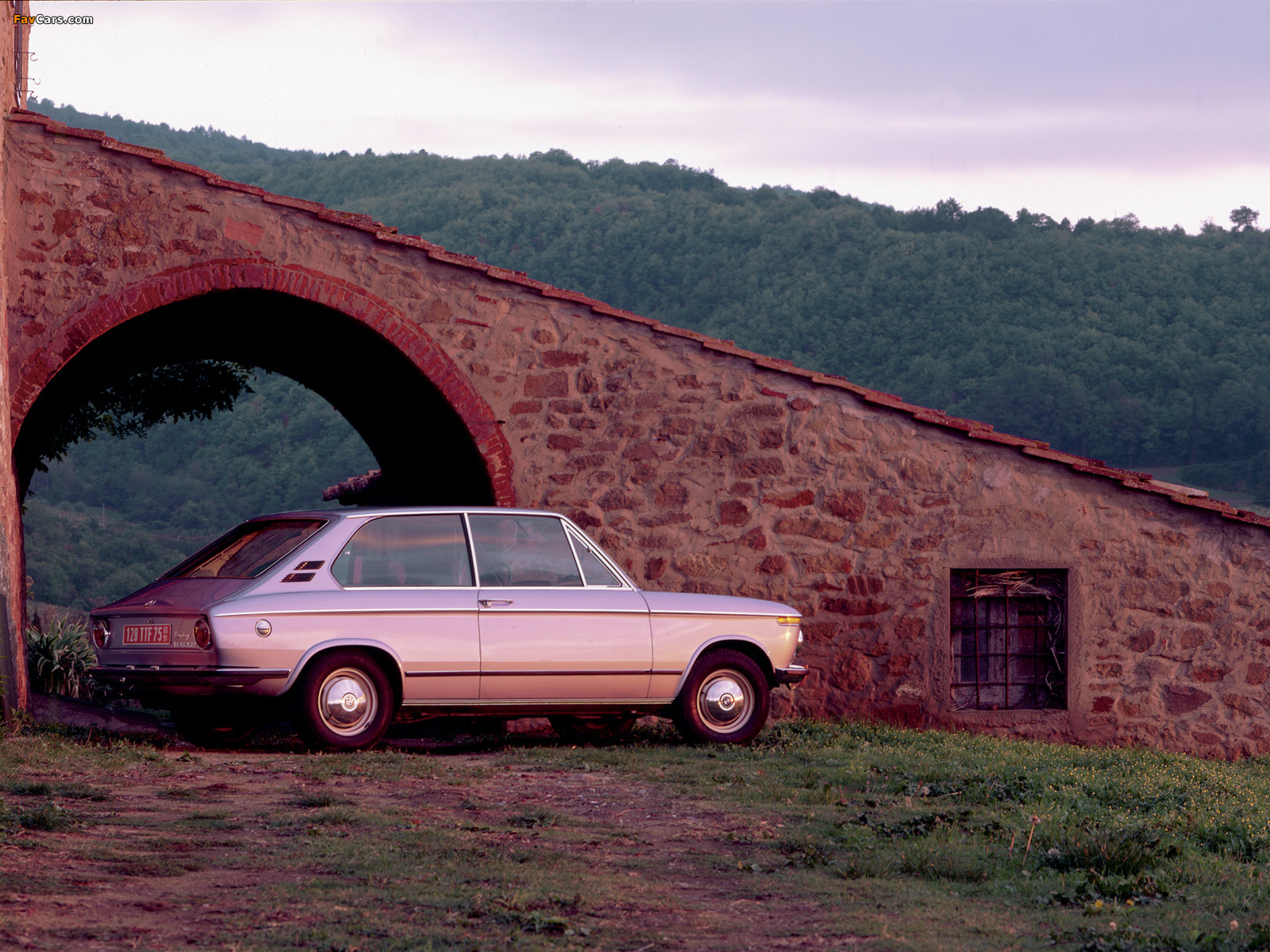 BMW 1802 Touring (E6) 1971–75 wallpapers (1600 x 1200)