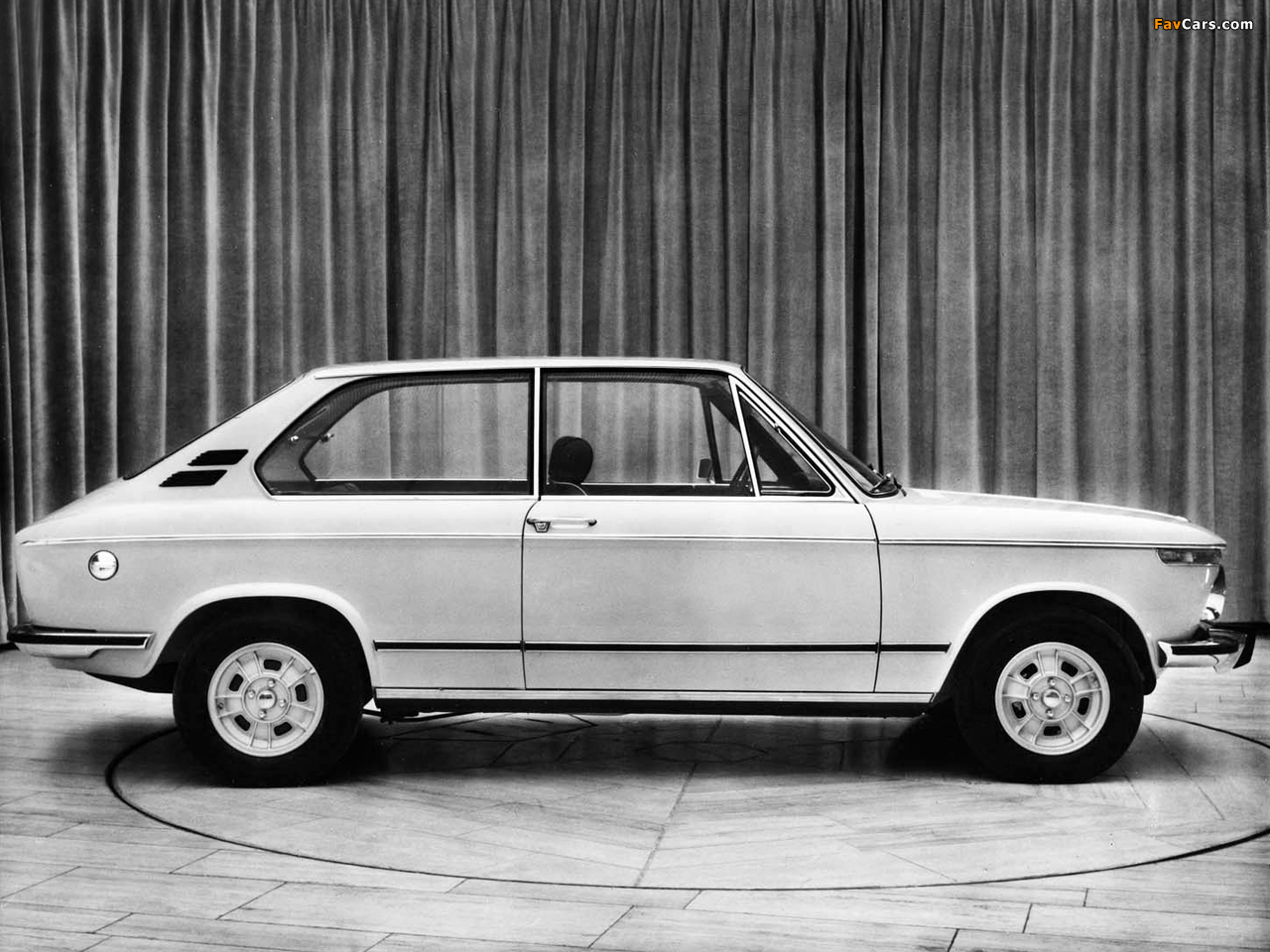 BMW 2000tiL Touring (E6) 1971–77 images (1280 x 960)