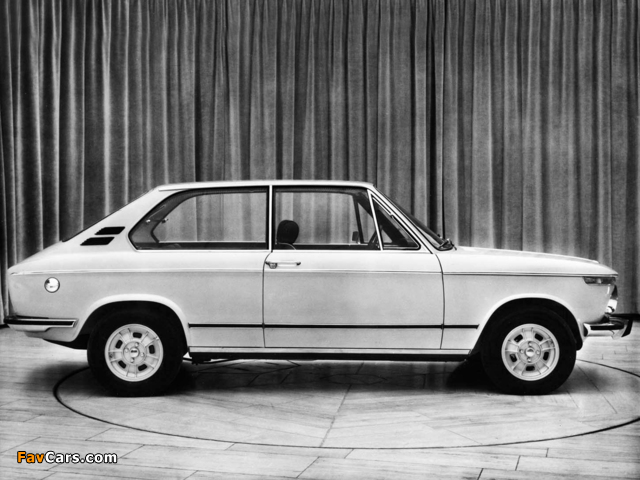 BMW 2000tiL Touring (E6) 1971–77 images (640 x 480)