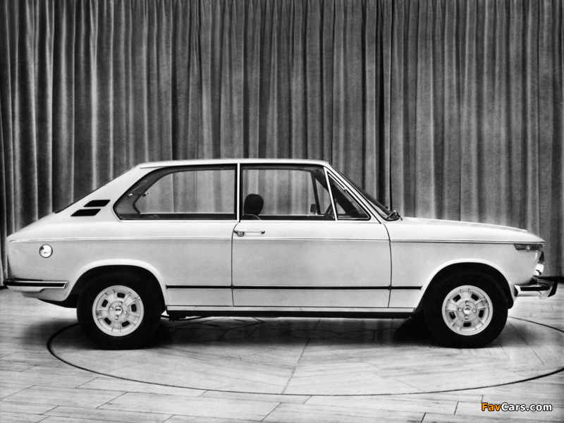 BMW 2000tiL Touring (E6) 1971–77 images (800 x 600)
