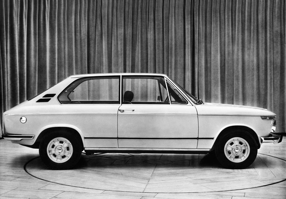 BMW 2000tiL Touring (E6) 1971–77 images