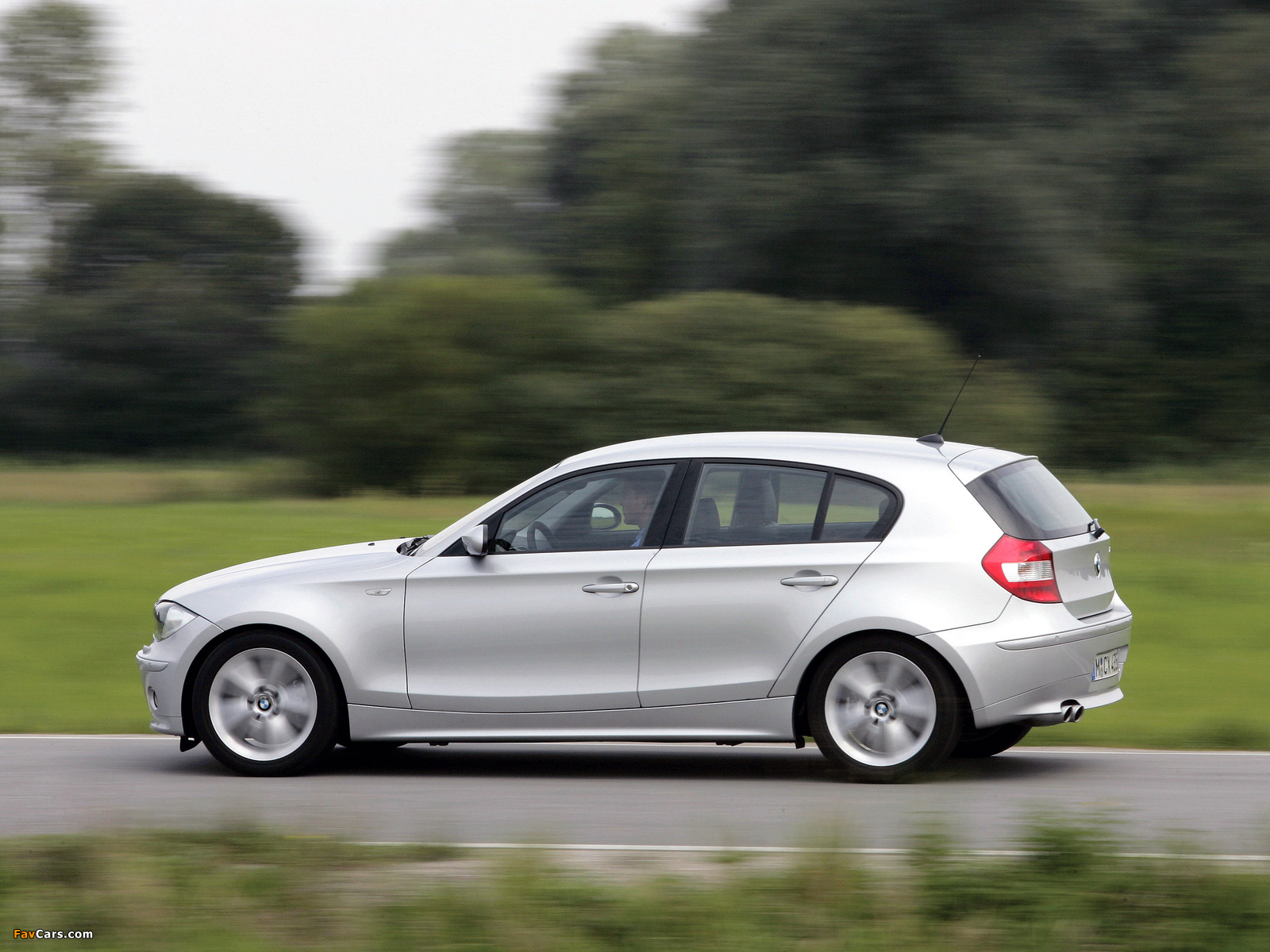 BMW 130i 5-door (E87) 2005–07 images (1600 x 1200)