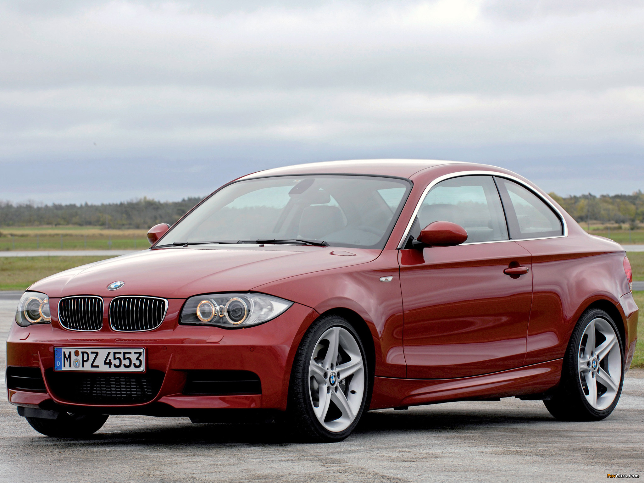 BMW 135i Coupe (E82) 2008–10 photos (2048 x 1536)