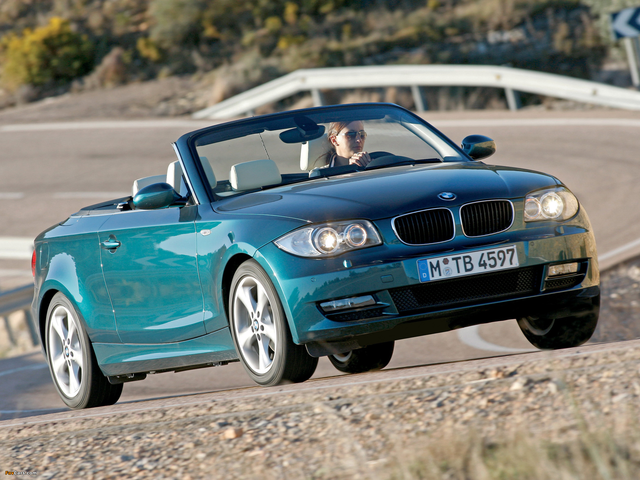 BMW 125i Cabrio (E88) 2008–10 wallpapers (2048 x 1536)