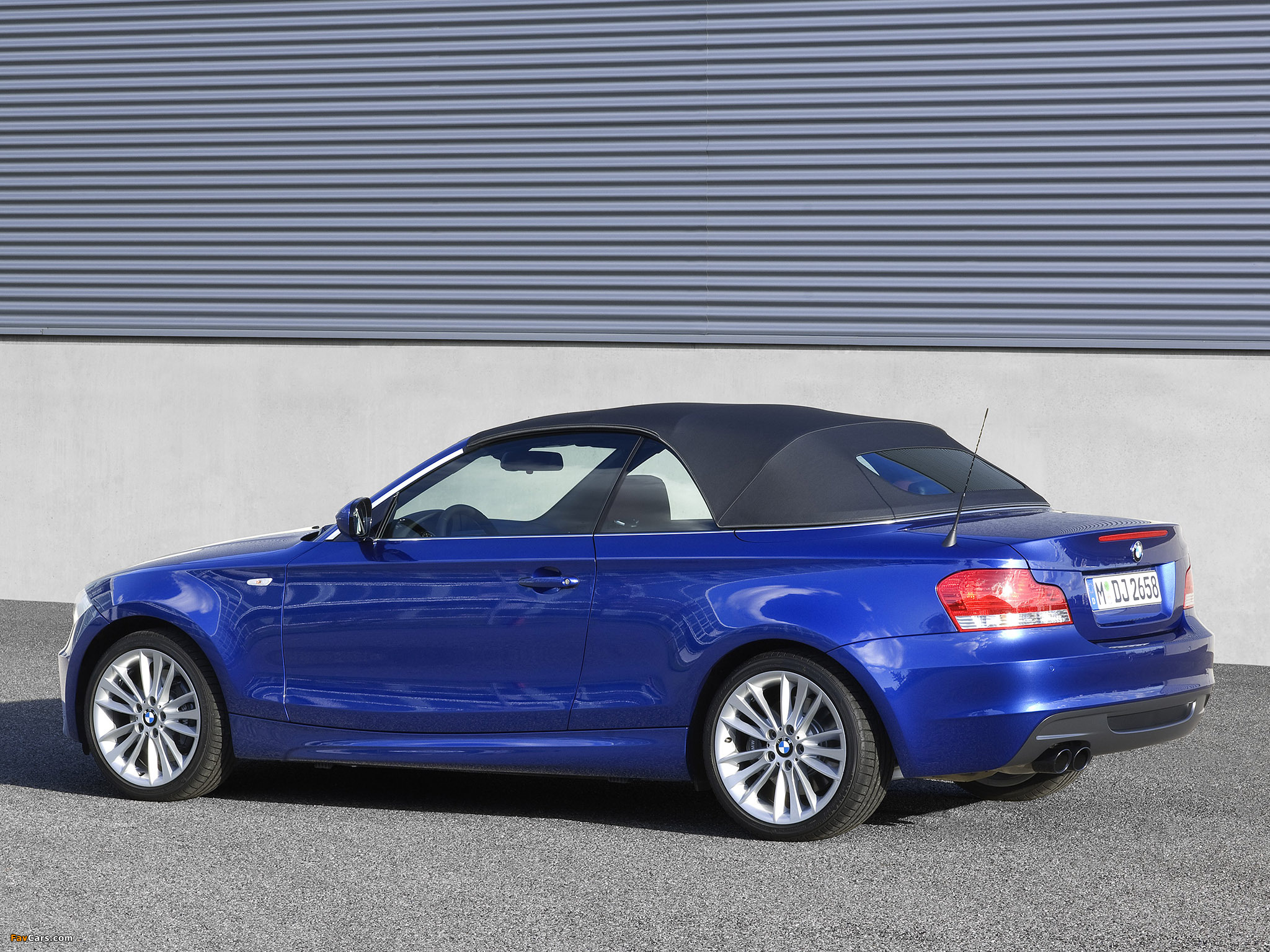 BMW 135i Cabrio (E88) 2008–10 wallpapers (2048 x 1536)