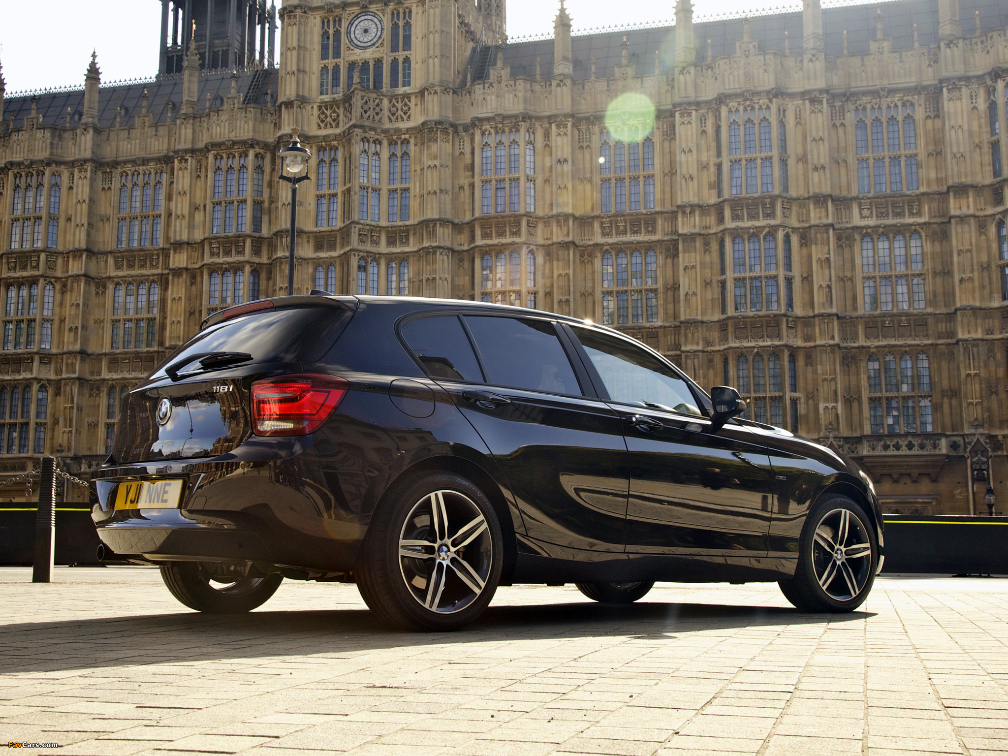 BMW 118i 5-door Sport Line UK-spec (F20) 2011 photos (2048 x 1536)