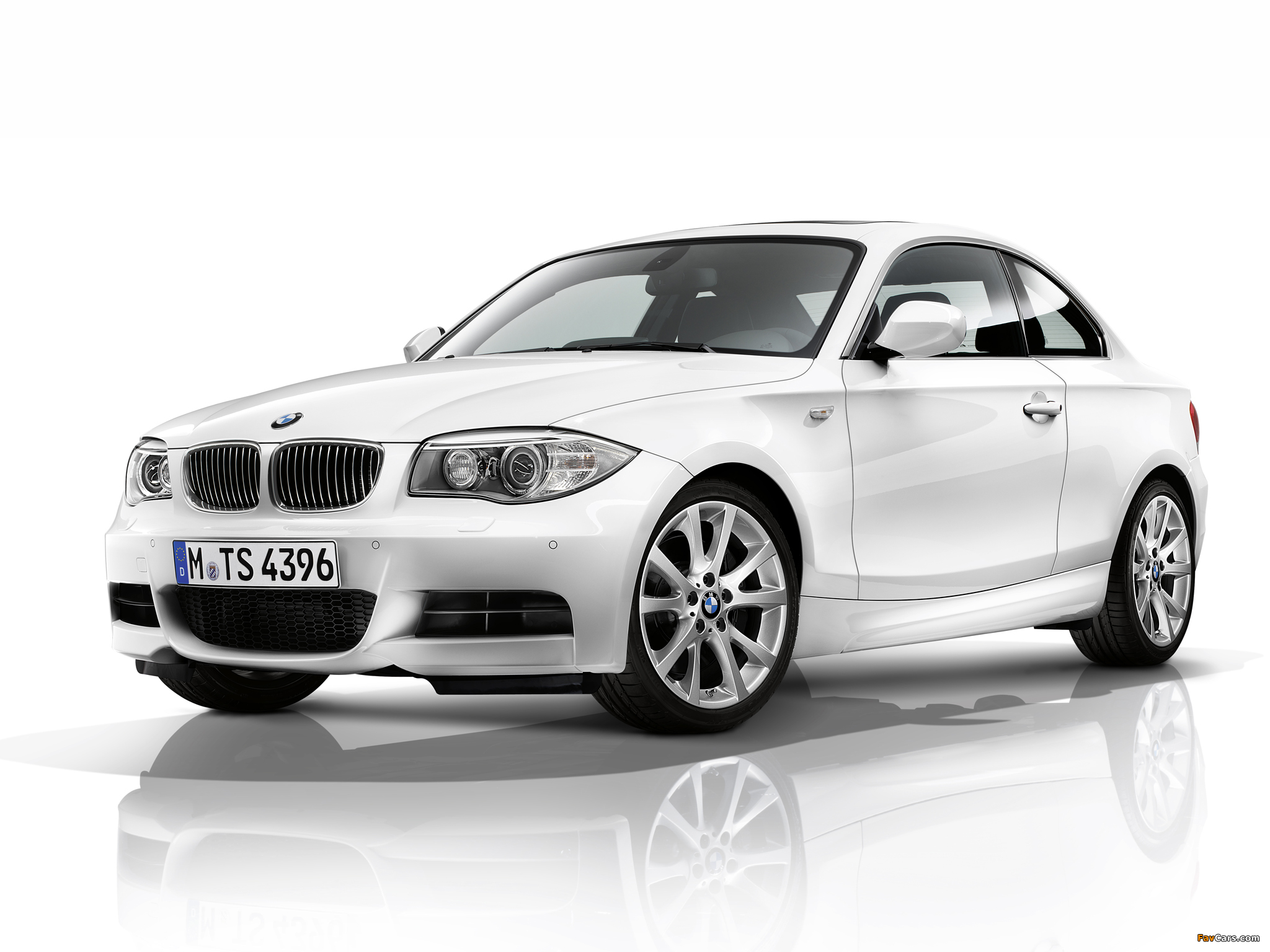 BMW 135i Coupe (E82) 2011 photos (2048 x 1536)