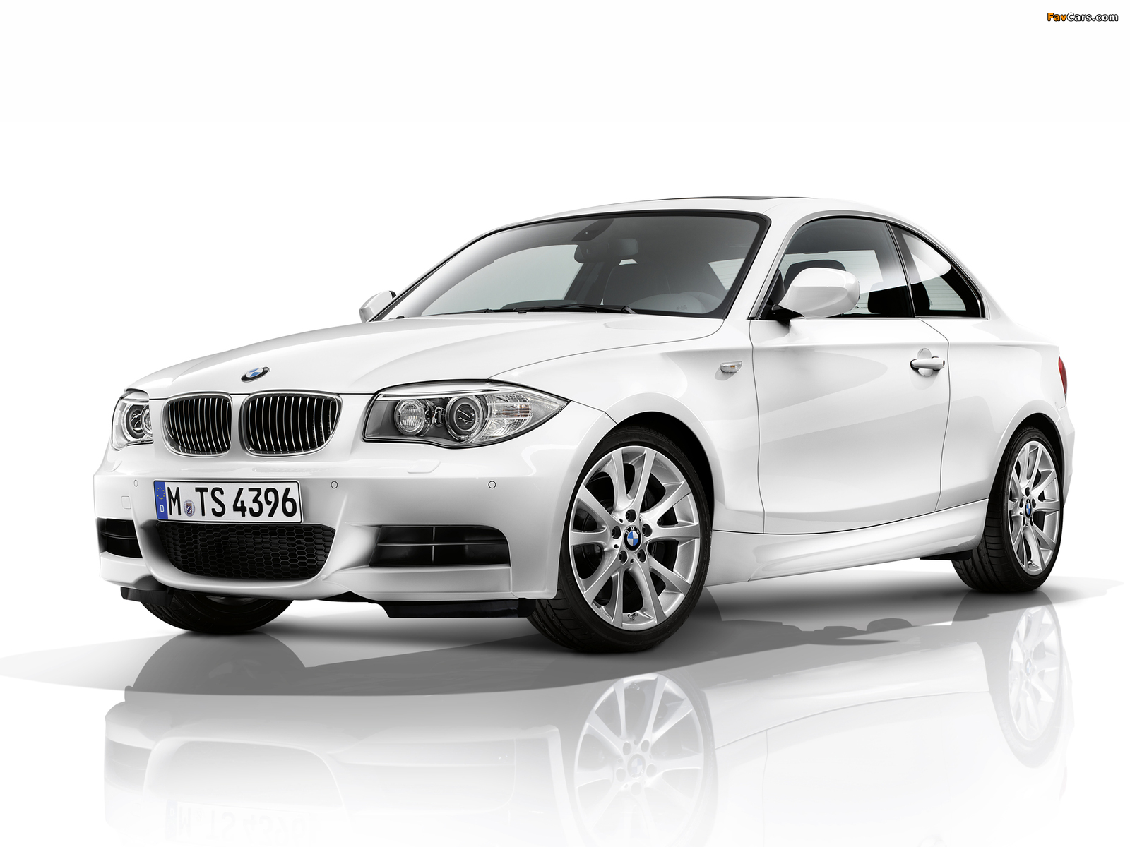 BMW 135i Coupe (E82) 2011 photos (1600 x 1200)