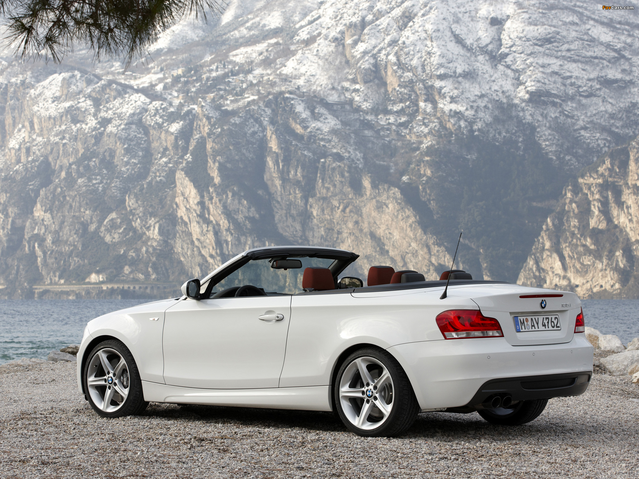 BMW 135i Cabrio (E88) 2011 pictures (2048 x 1536)