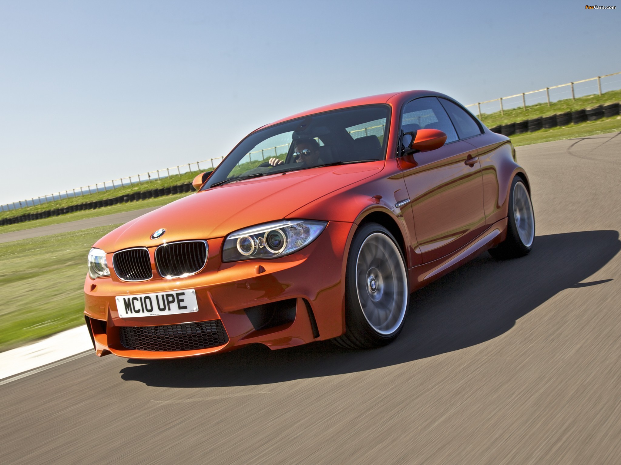 BMW 1 Series M Coupe UK-spec (E82) 2011 pictures (2048 x 1536)