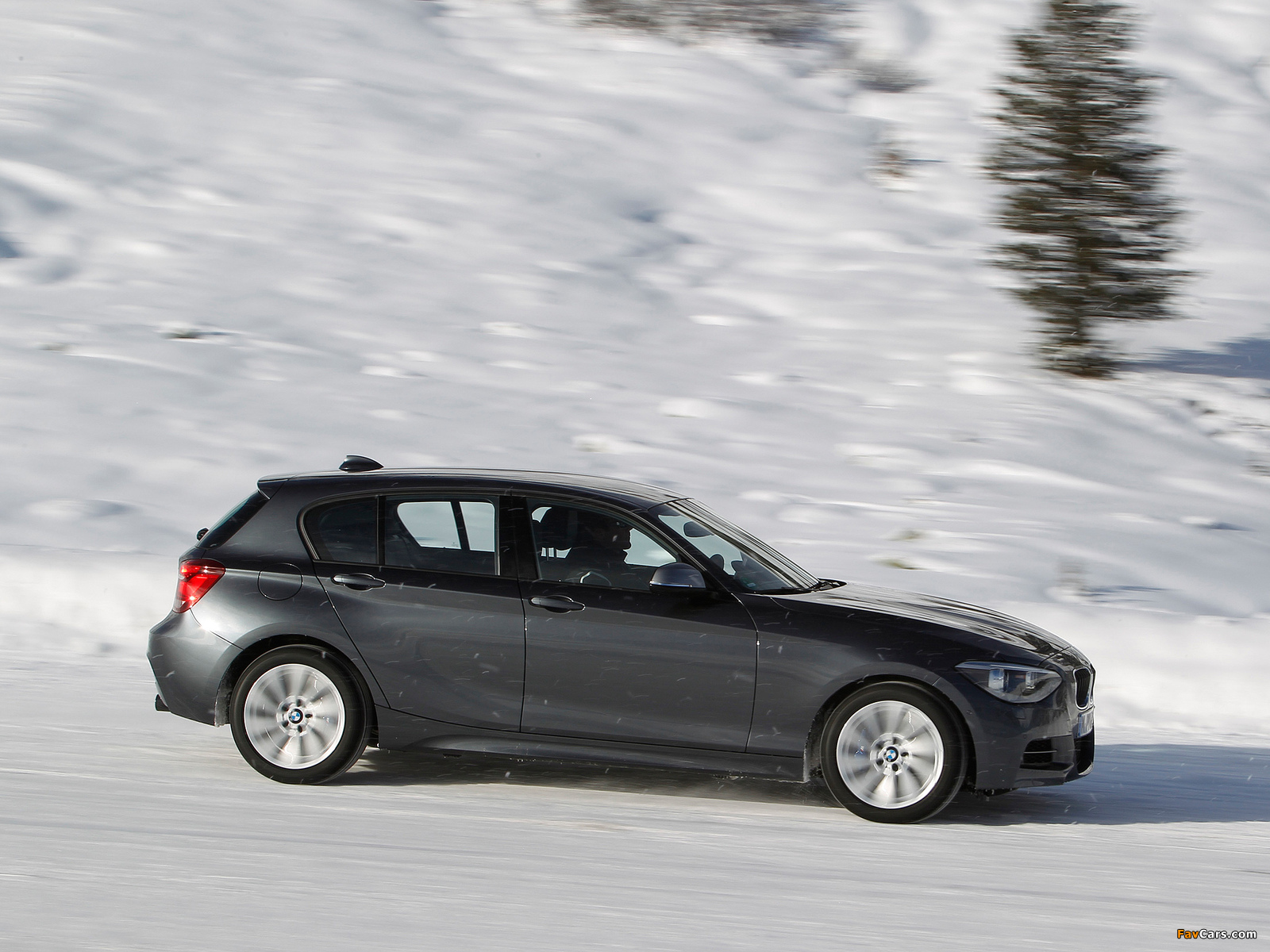 BMW M135i xDrive 5-door (F20) 2012 photos (1600 x 1200)