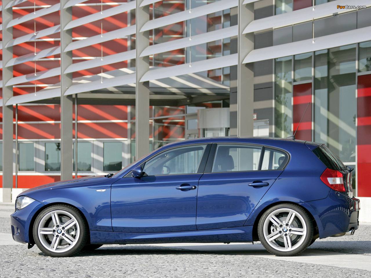 Images of BMW 130i 5-door M Sports Package (E87) 2005 (1280 x 960)