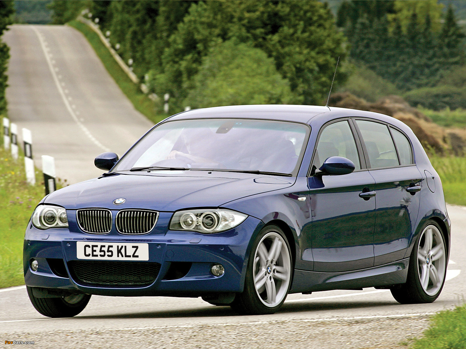 Images of BMW 130i 5-door M Sports Package (E87) 2005 (1600 x 1200)