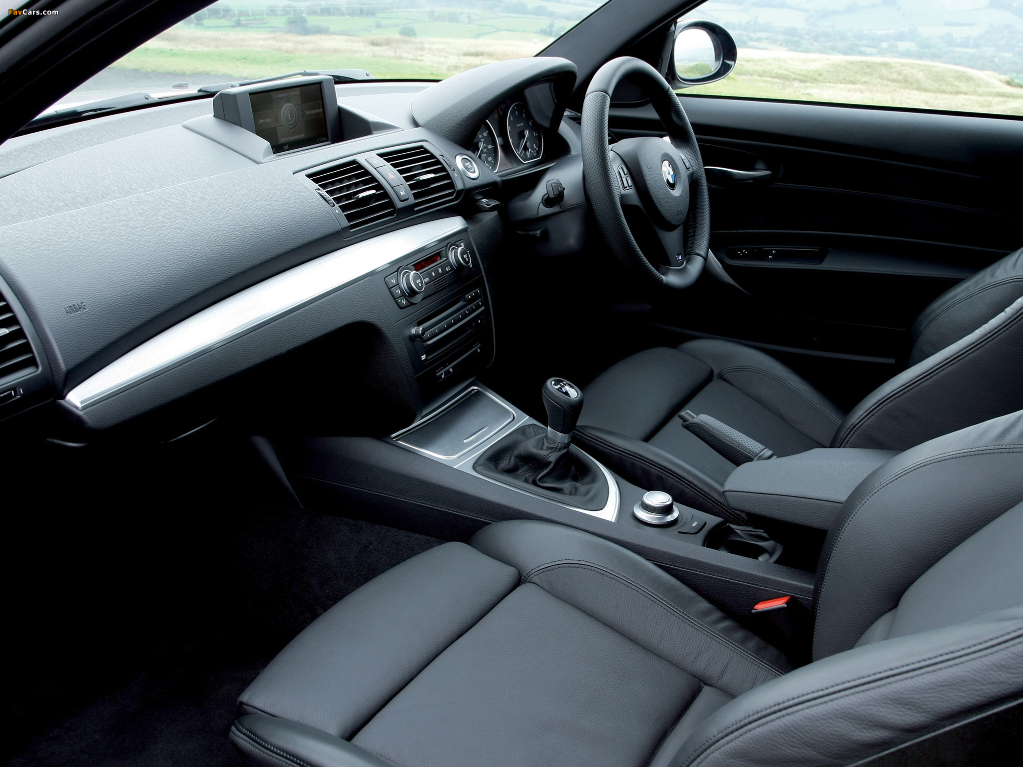 Images of BMW 135i Coupe UK-spec (E82) 2008–10 (2048 x 1536)