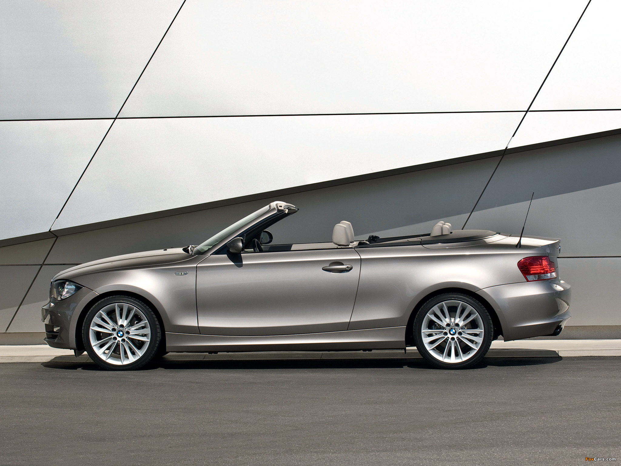 Images of BMW 123d Cabrio (E88) 2008–10 (2048 x 1536)