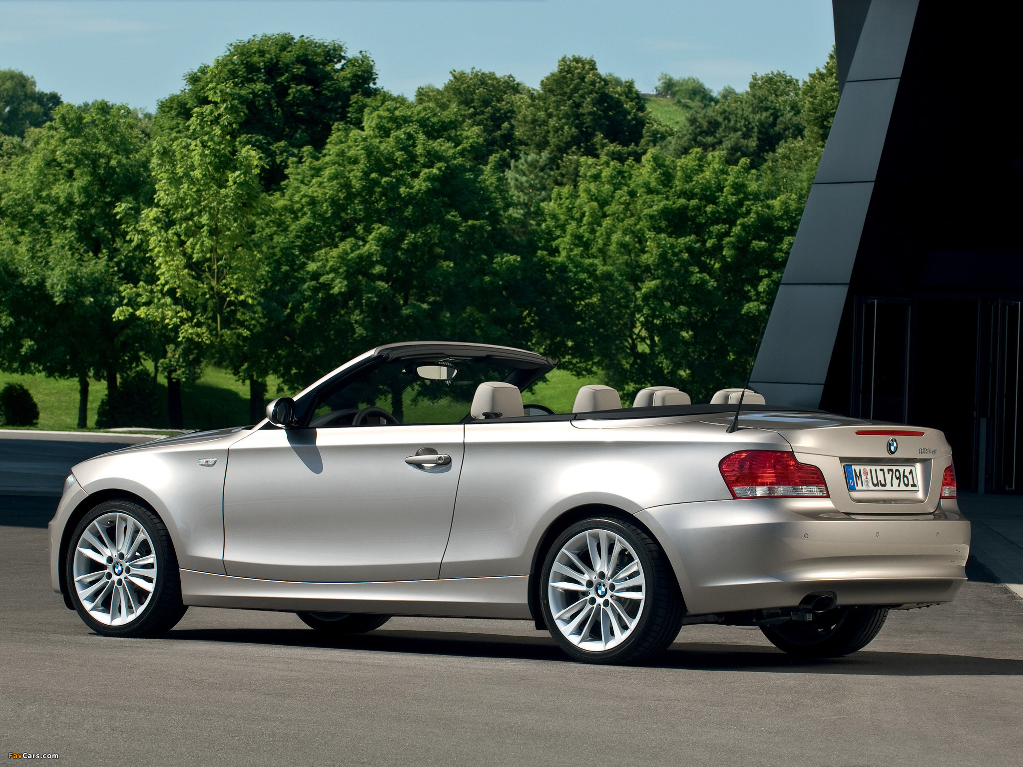 Images of BMW 123d Cabrio (E88) 2008–10 (2048 x 1536)