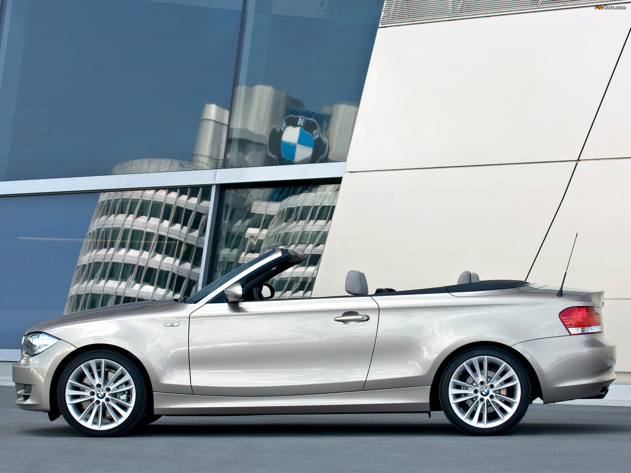 Images of BMW 123d Cabrio (E88) 2008–10 (2048 x 1536)