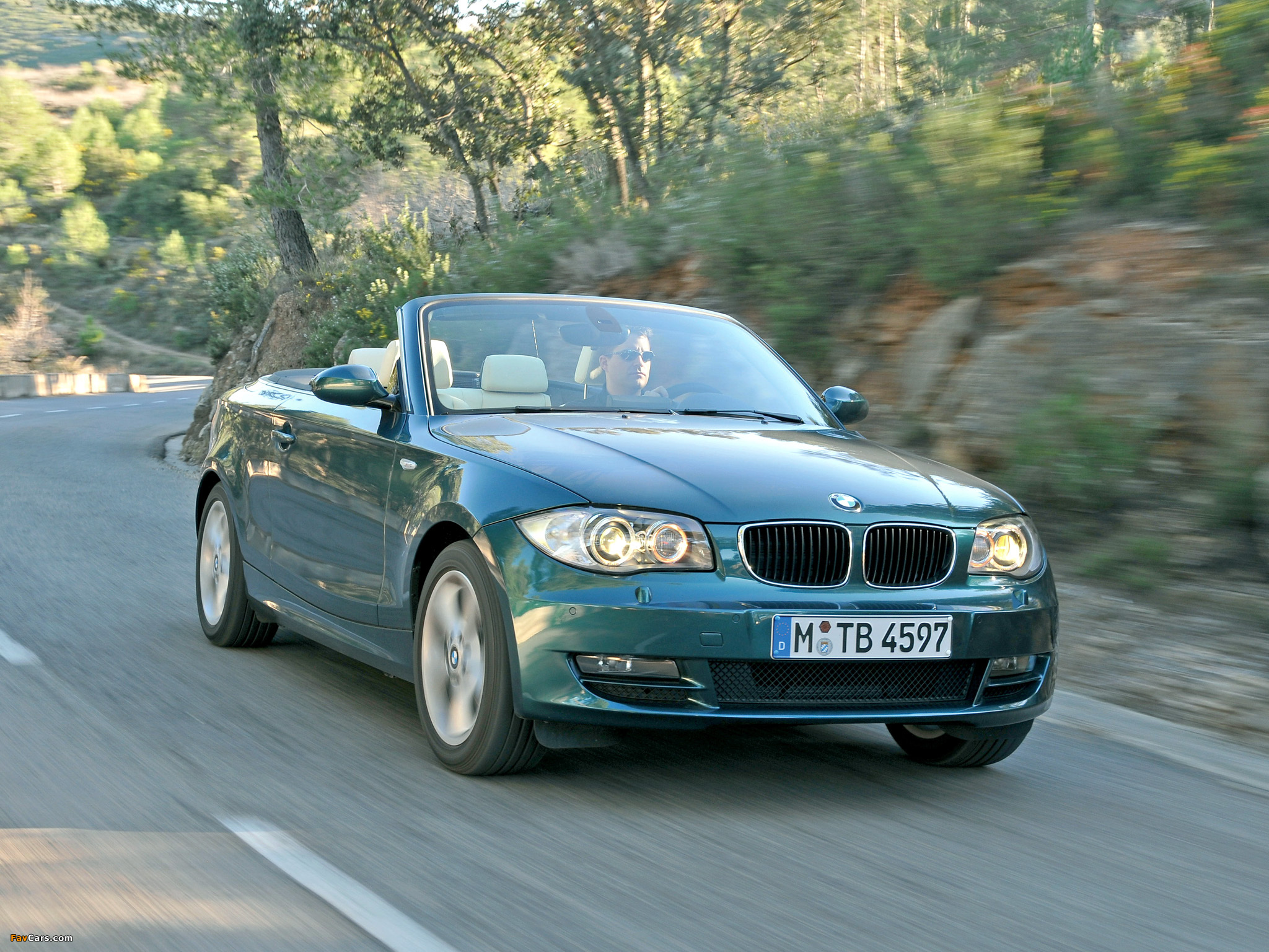 Images of BMW 125i Cabrio (E88) 2008–10 (2048 x 1536)