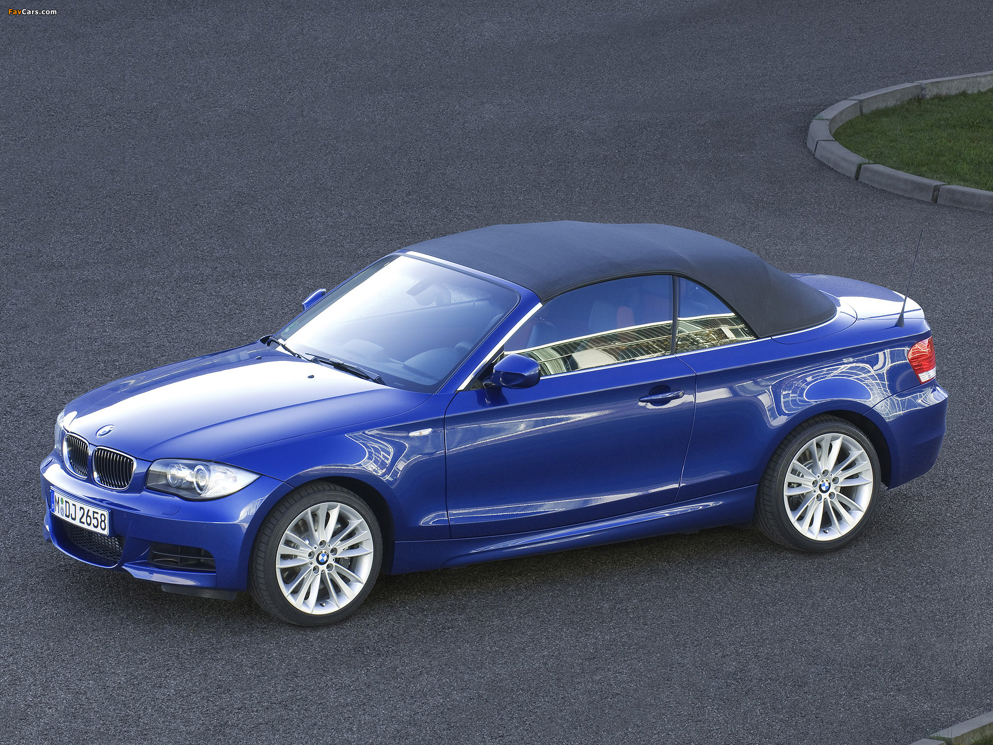 Images of BMW 135i Cabrio (E88) 2008–10 (2048 x 1536)