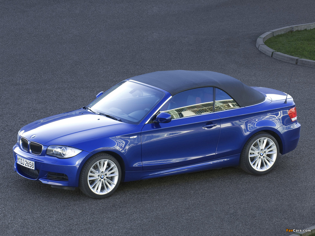 Images of BMW 135i Cabrio (E88) 2008–10 (1280 x 960)