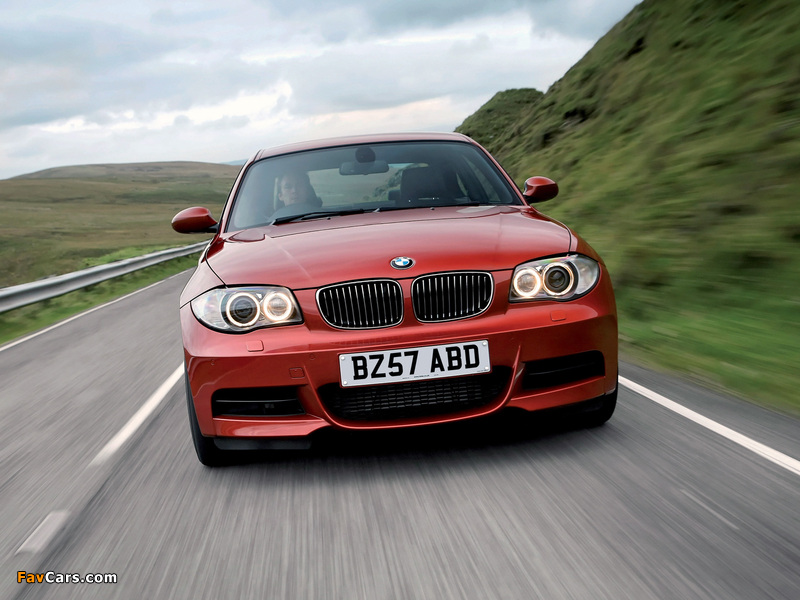 Images of BMW 135i Coupe UK-spec (E82) 2008–10 (800 x 600)