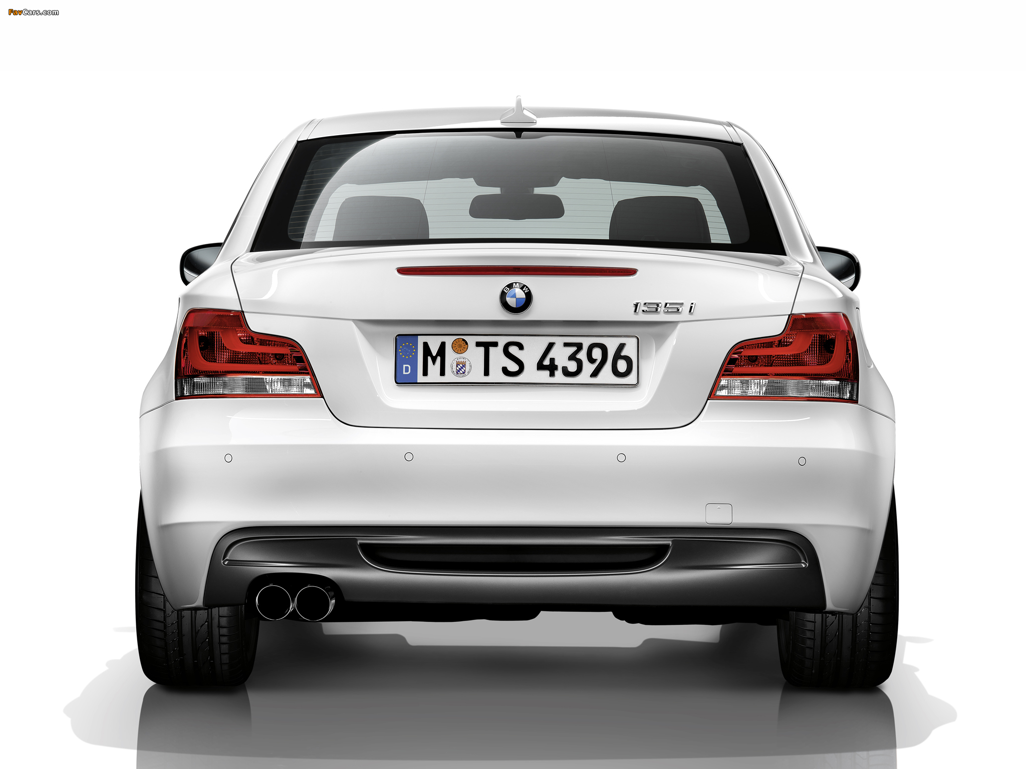 Images of BMW 135i Coupe (E82) 2011 (2048 x 1536)