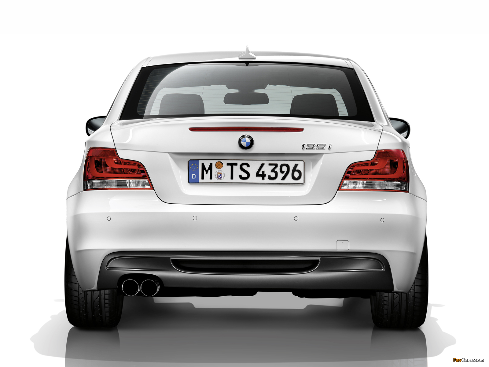 Images of BMW 135i Coupe (E82) 2011 (1600 x 1200)