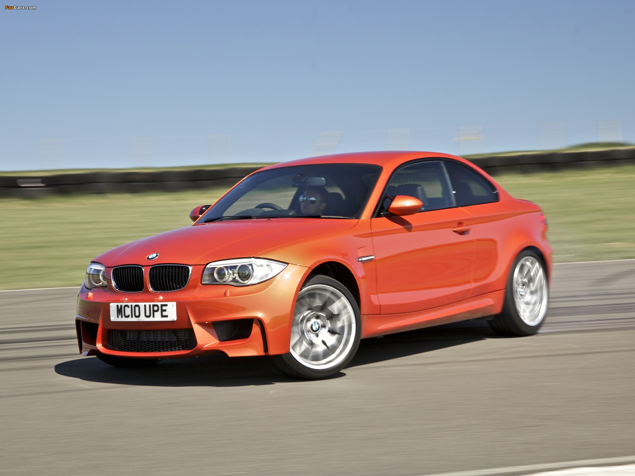 Images of BMW 1 Series M Coupe UK-spec (E82) 2011 (2048 x 1536)